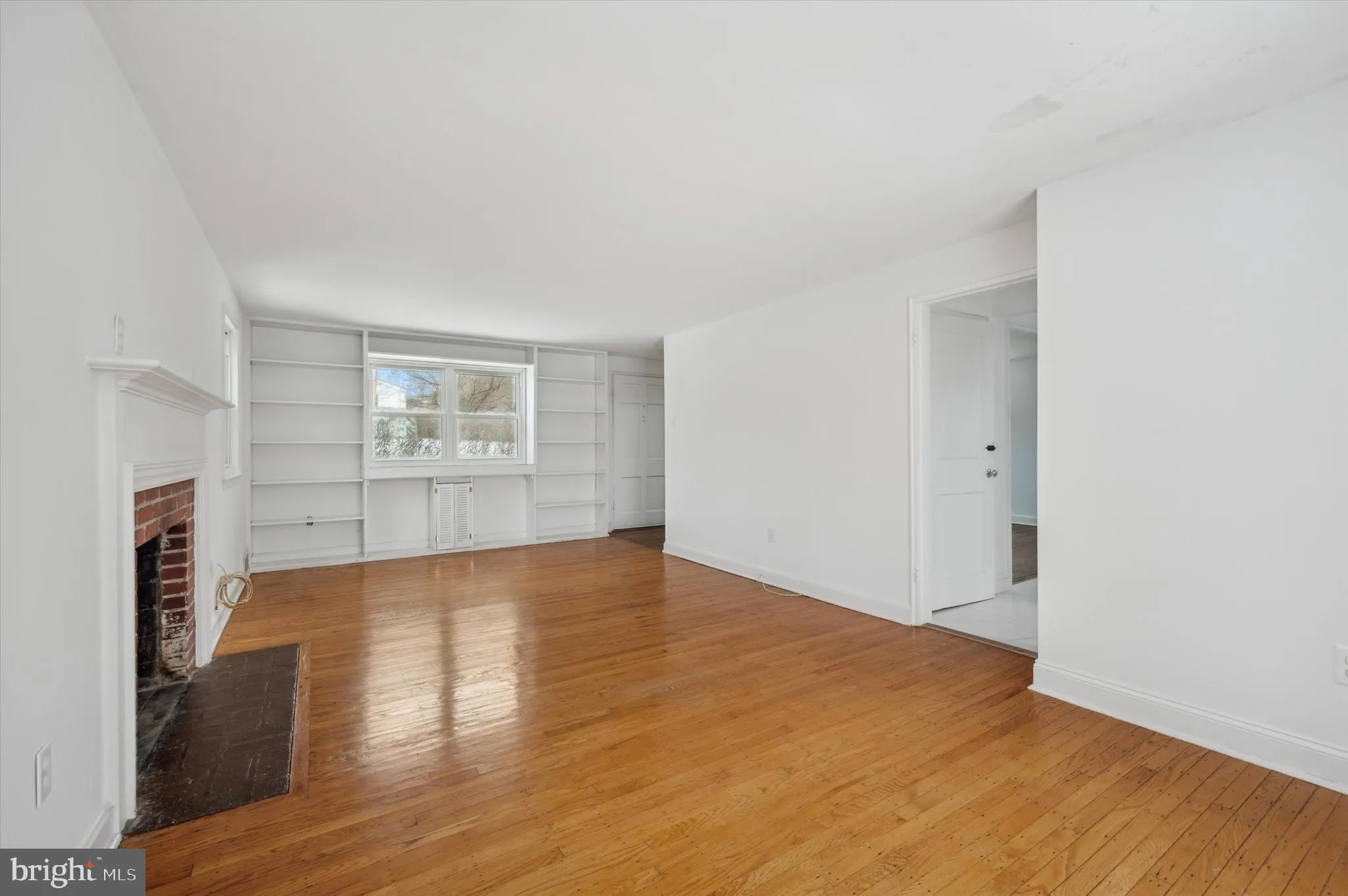 Wayne, Pennsylvania 19087, United States, 3 Bedrooms Bedrooms, ,3 BathroomsBathrooms,Residential,Pending,13587