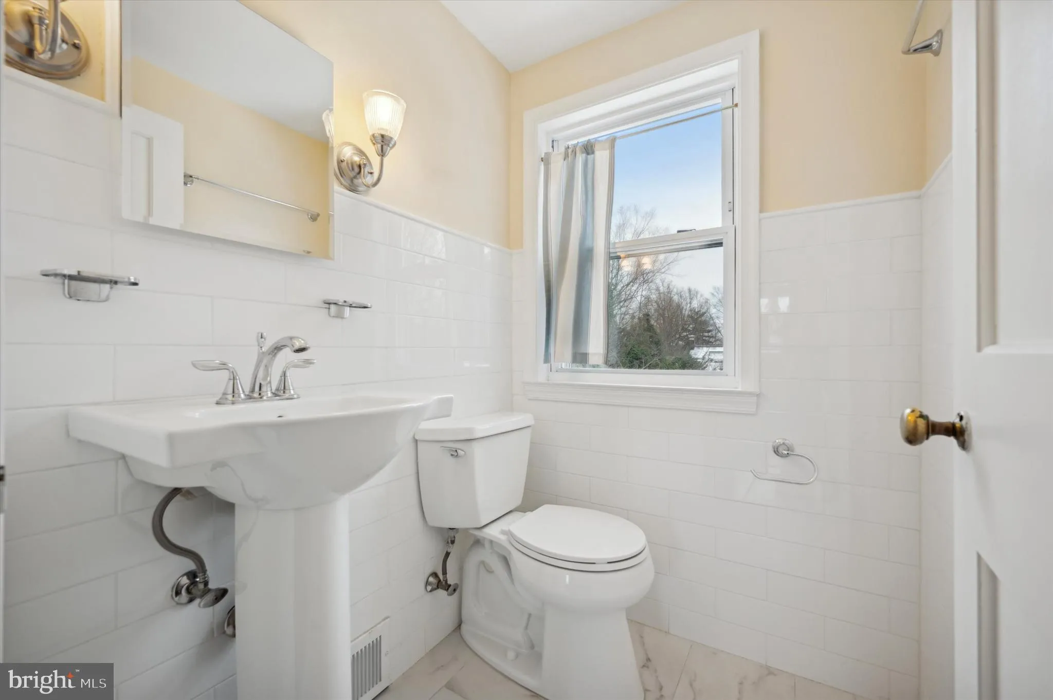 Wayne, Pennsylvania 19087, United States, 3 Bedrooms Bedrooms, ,3 BathroomsBathrooms,Residential,Pending,13587