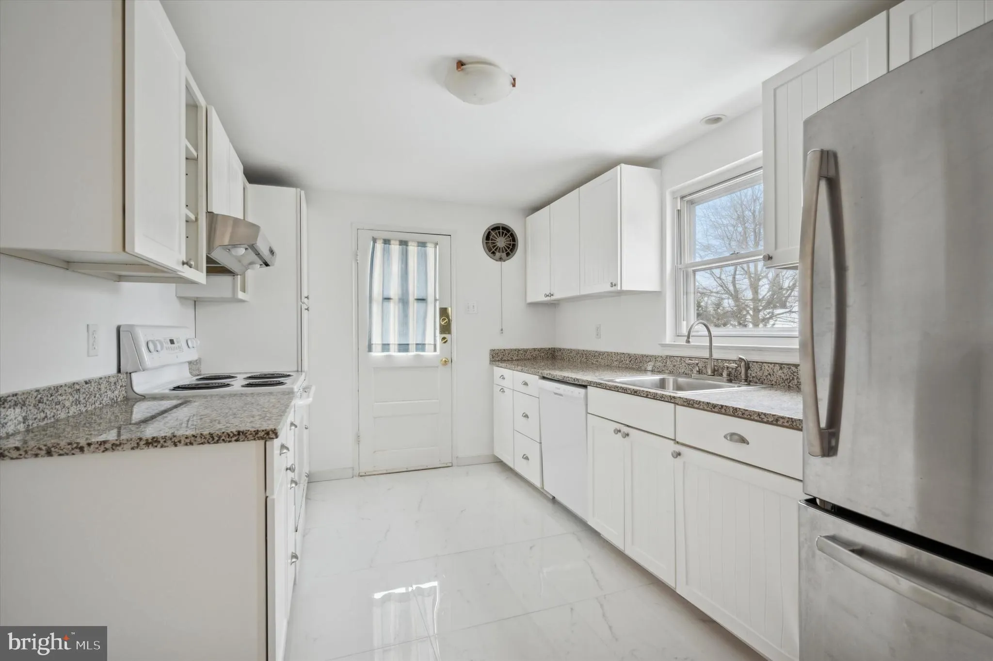 Wayne, Pennsylvania 19087, United States, 3 Bedrooms Bedrooms, ,3 BathroomsBathrooms,Residential,Pending,13587