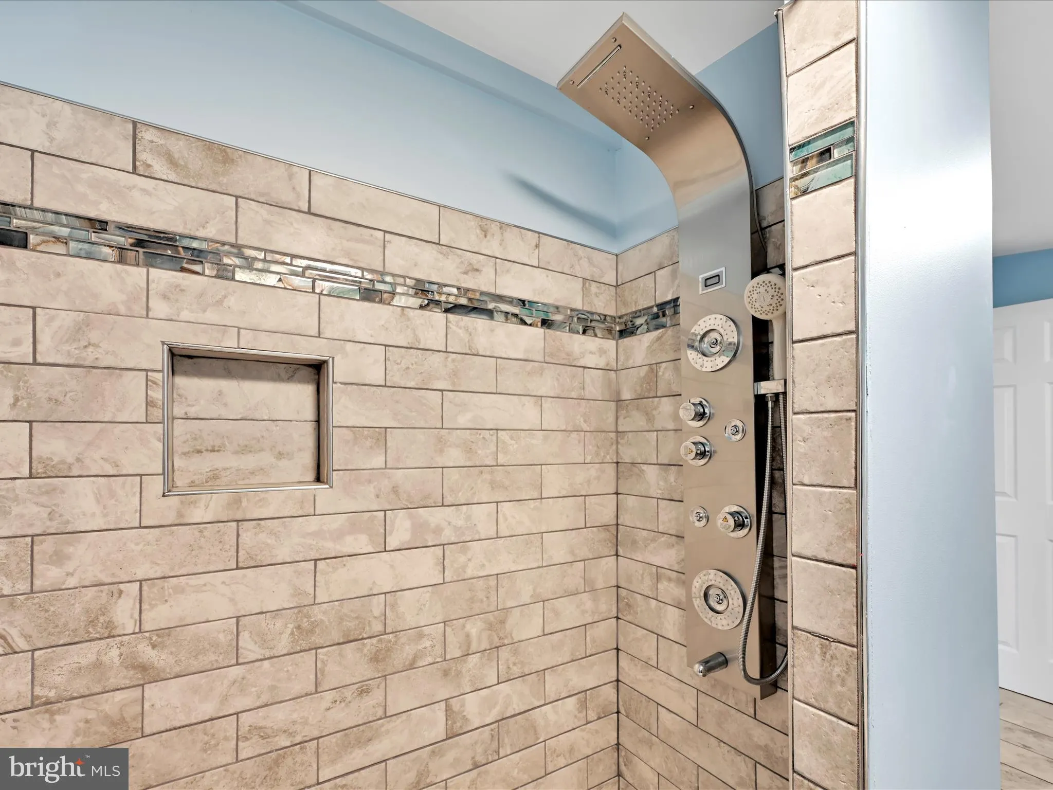 Auburn, Pennsylvania 17922, United States, 4 Bedrooms Bedrooms, ,4 BathroomsBathrooms,Residential,Active,141412