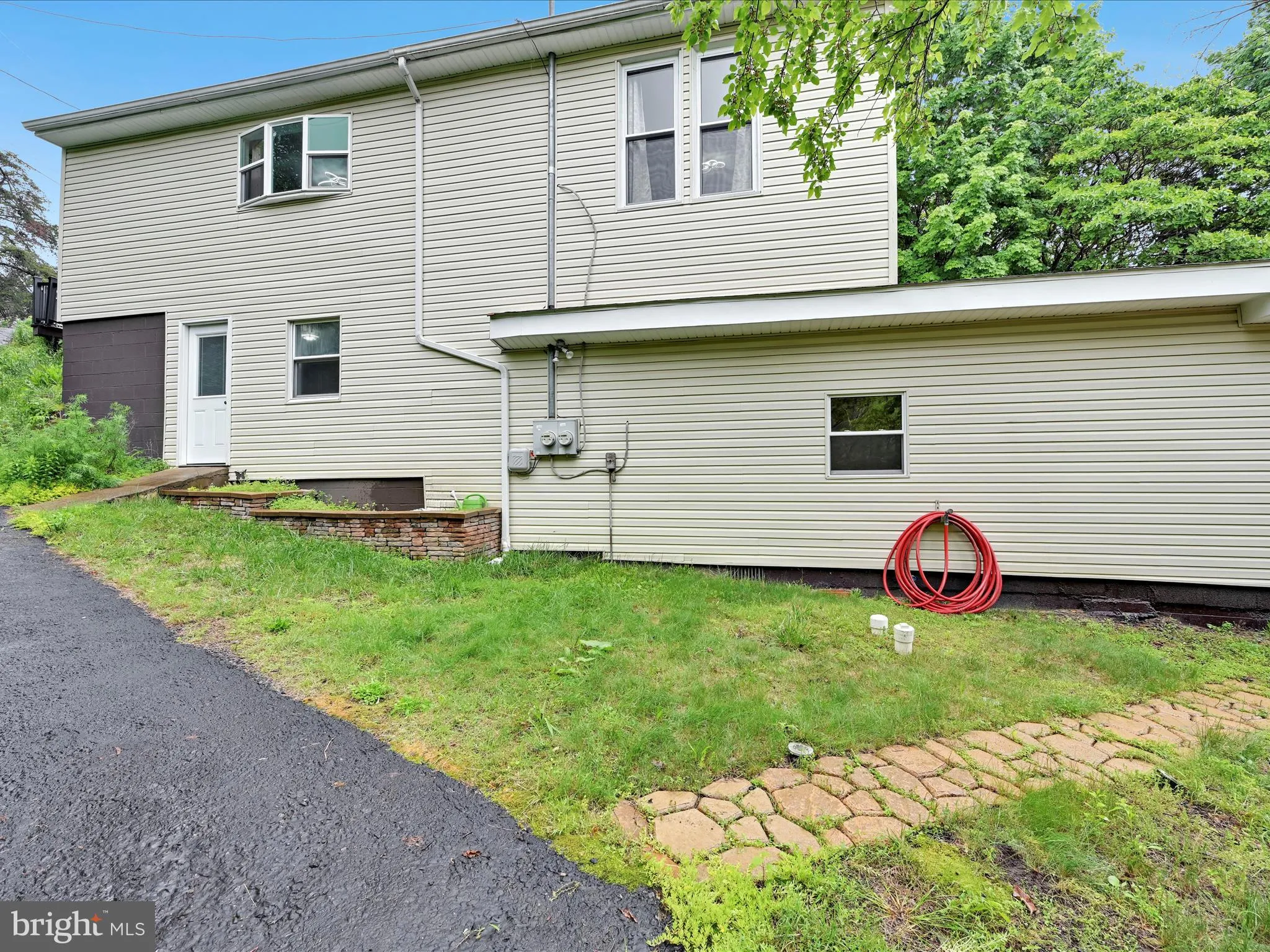 Auburn, Pennsylvania 17922, United States, 4 Bedrooms Bedrooms, ,4 BathroomsBathrooms,Residential,Active,141412