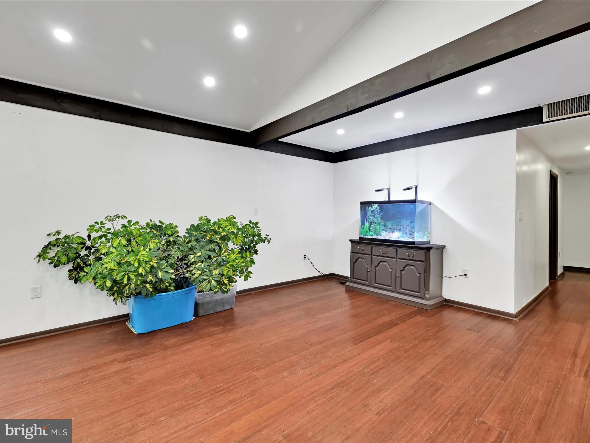 Auburn, Pennsylvania 17922, United States, 4 Bedrooms Bedrooms, ,4 BathroomsBathrooms,Residential,Active,141412