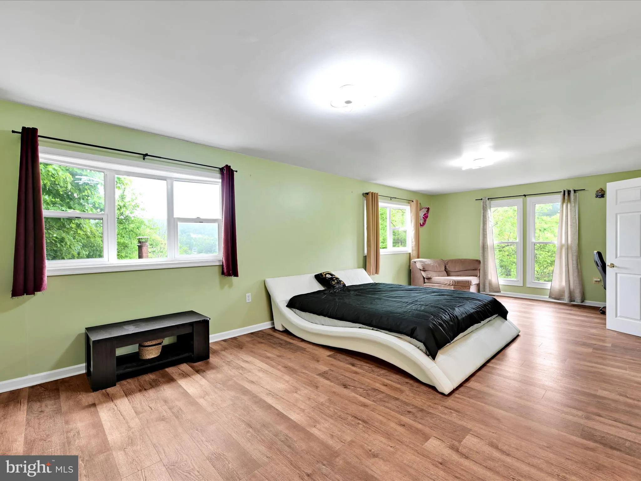 Auburn, Pennsylvania 17922, United States, 4 Bedrooms Bedrooms, ,4 BathroomsBathrooms,Residential,Active,141412