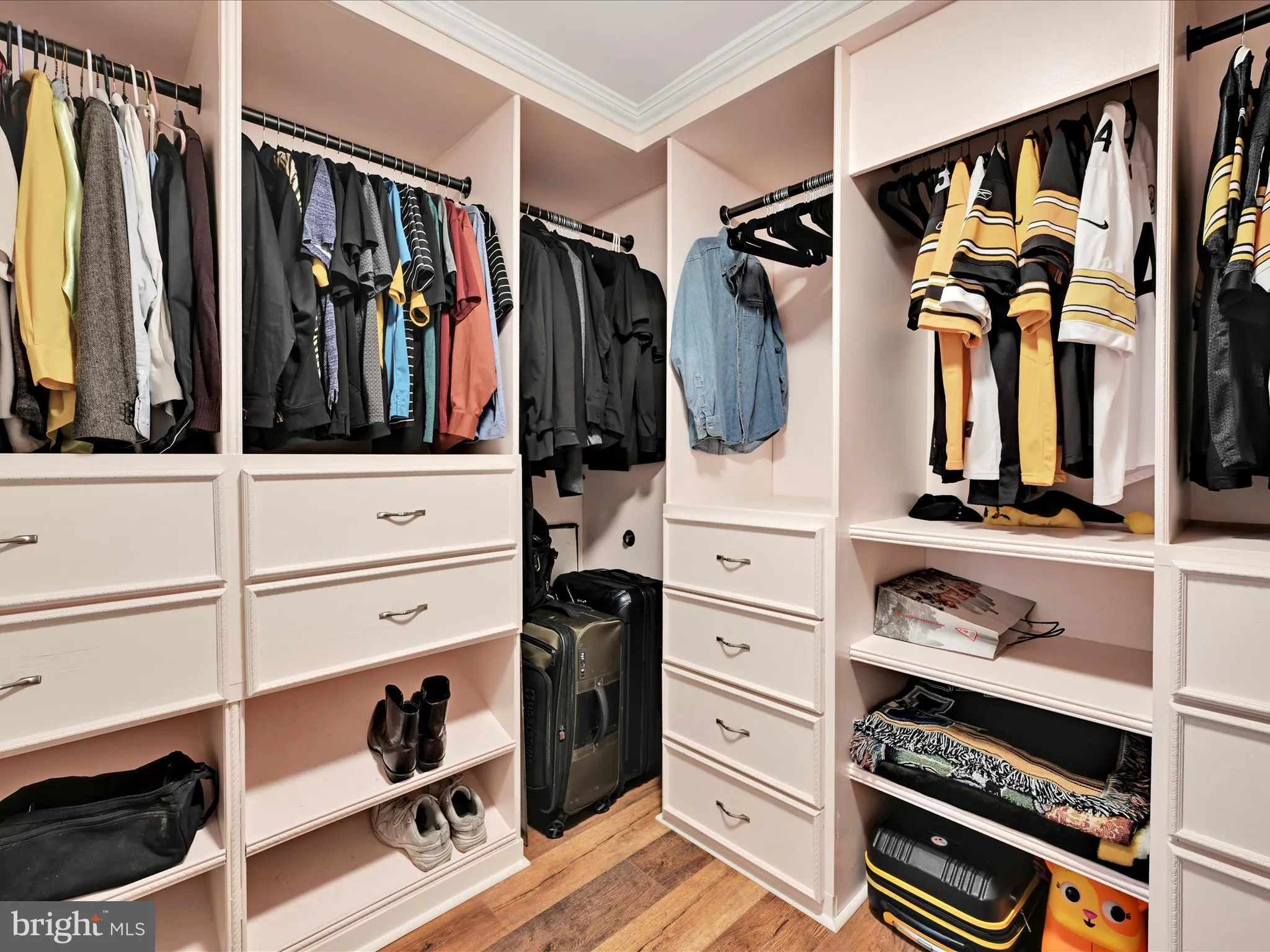 Auburn, Pennsylvania 17922, United States, 4 Bedrooms Bedrooms, ,4 BathroomsBathrooms,Residential,Active,141412