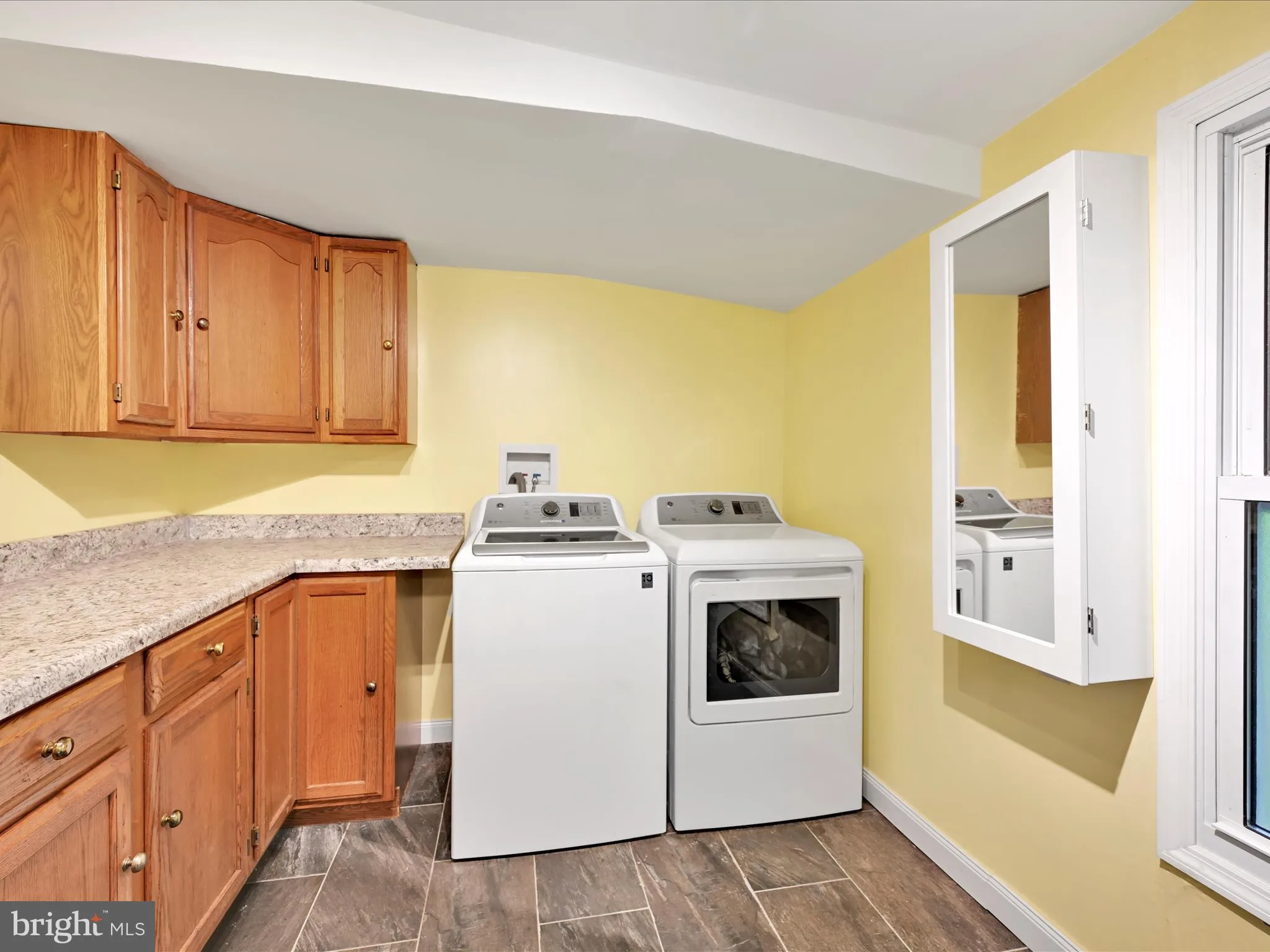 Auburn, Pennsylvania 17922, United States, 4 Bedrooms Bedrooms, ,4 BathroomsBathrooms,Residential,Active,141412