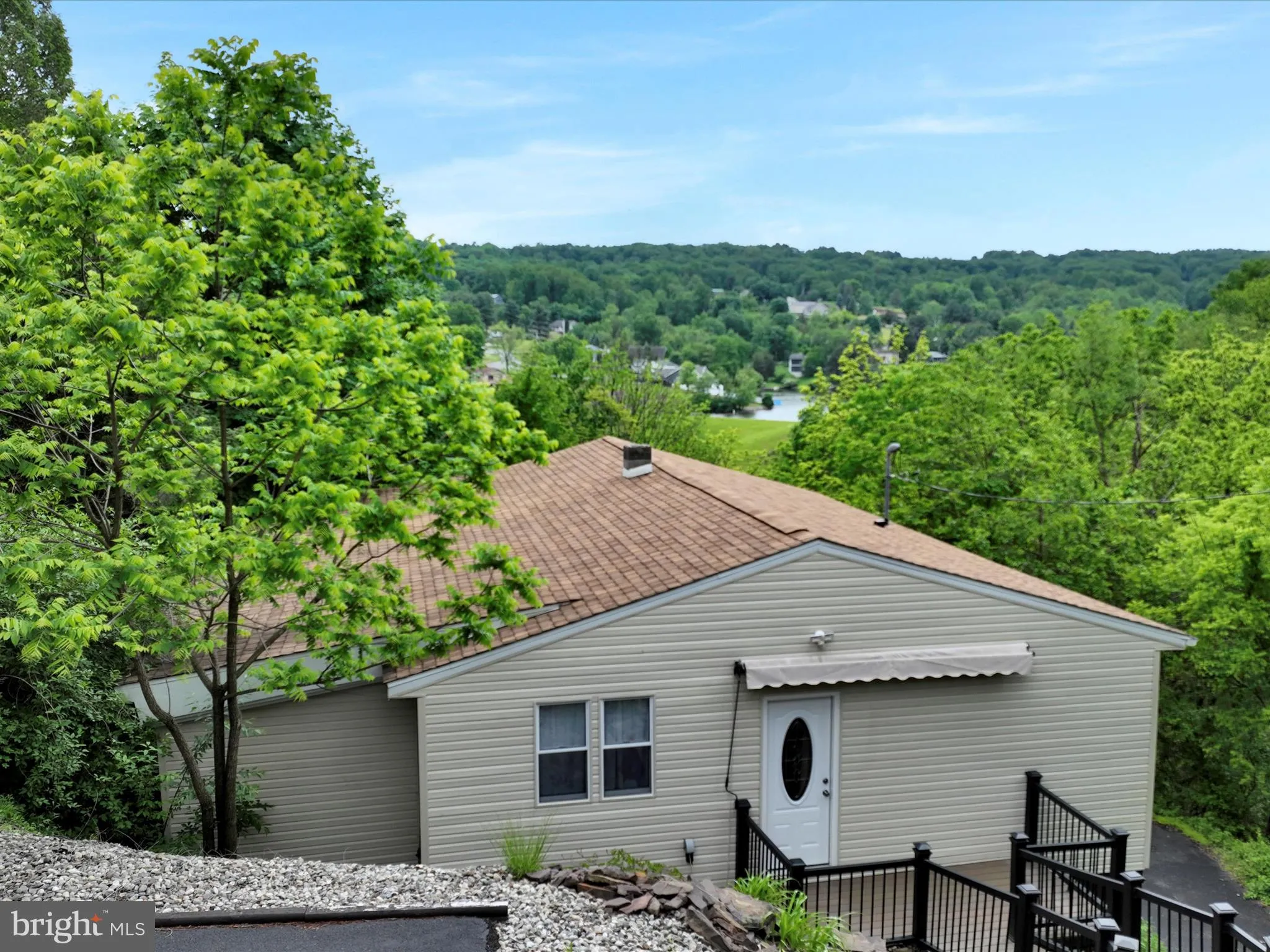 Auburn, Pennsylvania 17922, United States, 4 Bedrooms Bedrooms, ,4 BathroomsBathrooms,Residential,Active,141412