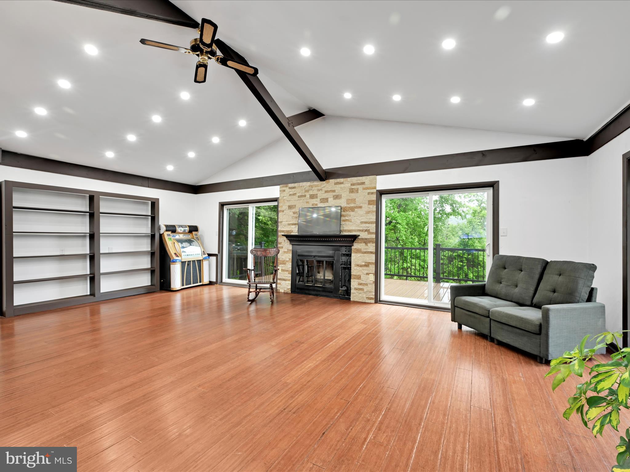 913 WYNONAH DRIVE