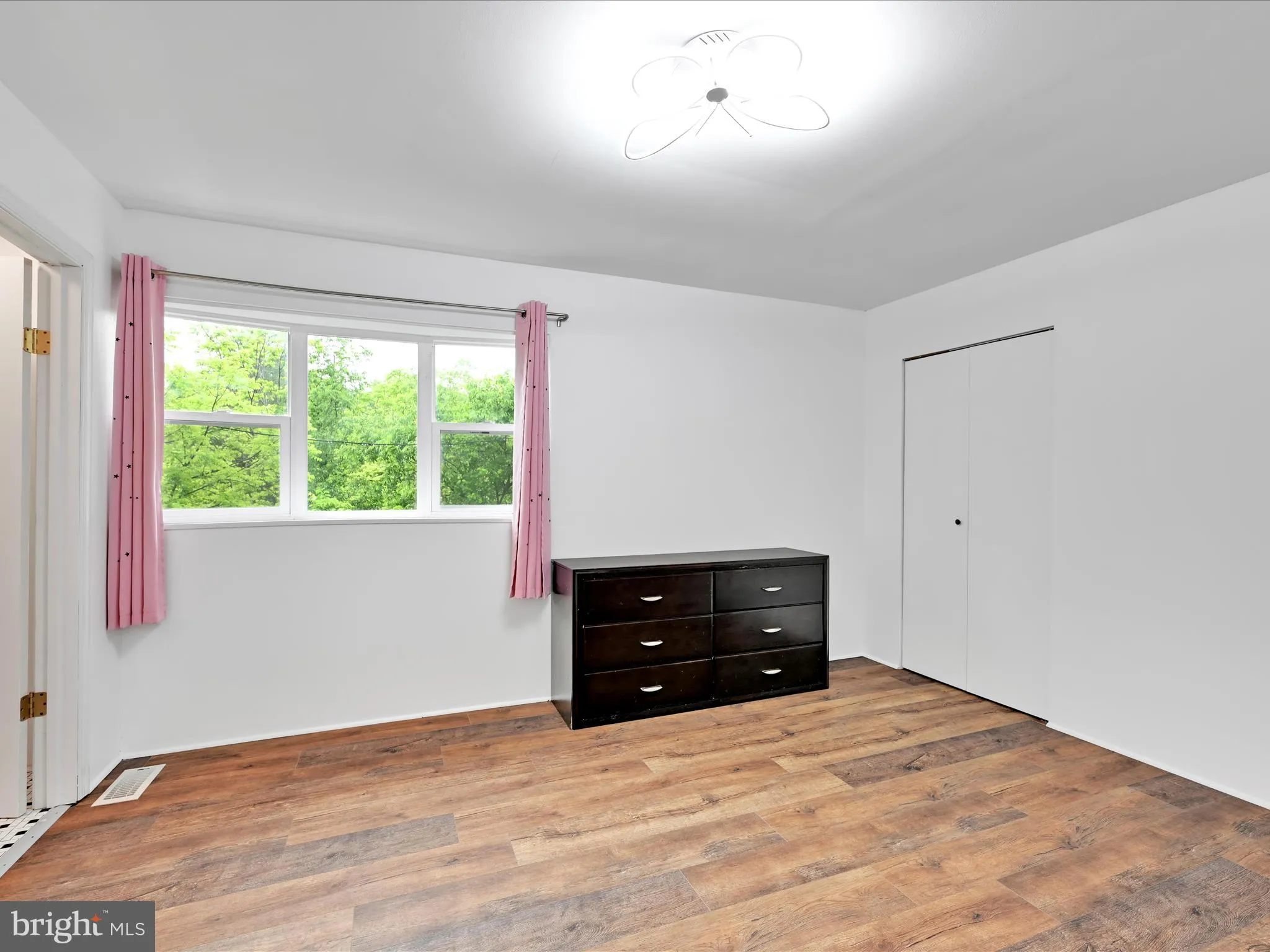 Auburn, Pennsylvania 17922, United States, 4 Bedrooms Bedrooms, ,4 BathroomsBathrooms,Residential,Active,141412