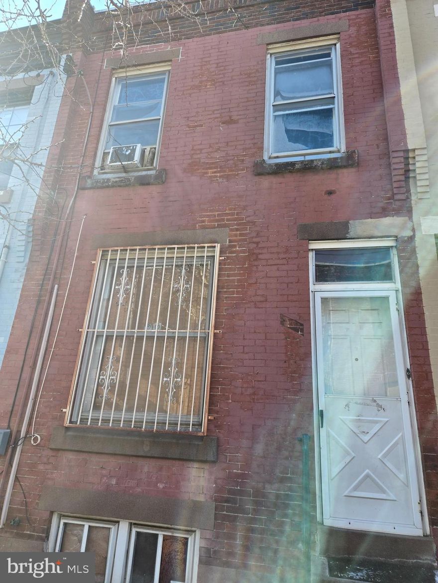 Investor opportunity in East Kensington, Philadelphia! This 3-bedroom, 1-bath home offers a living room, functional kitchen, and an unfinished basement ideal for storage or future improvements. The property is tenant-occupied with a long-term tenant currently paying $1,025 per month on a month-to-month lease, providing immediate and stable rental income with flexibility for future plans. Conveniently located near schools, shopping, and local amenities, this property presents a solid addition to any investment portfolio.
Note to all showing agents: "The property is being sold in AS-IS condition. The seller will not make any repairs."