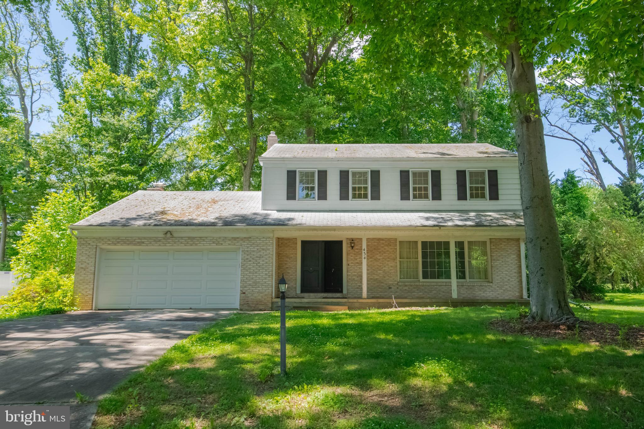 434 WOODCREST DRIVE