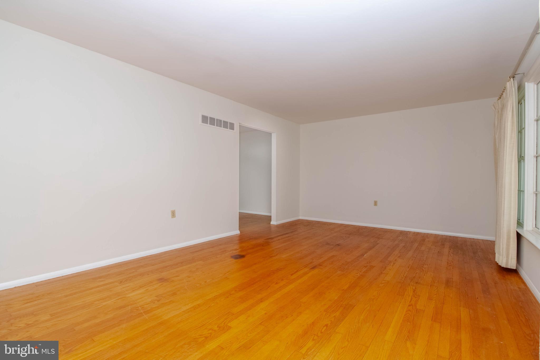 434 WOODCREST DRIVE