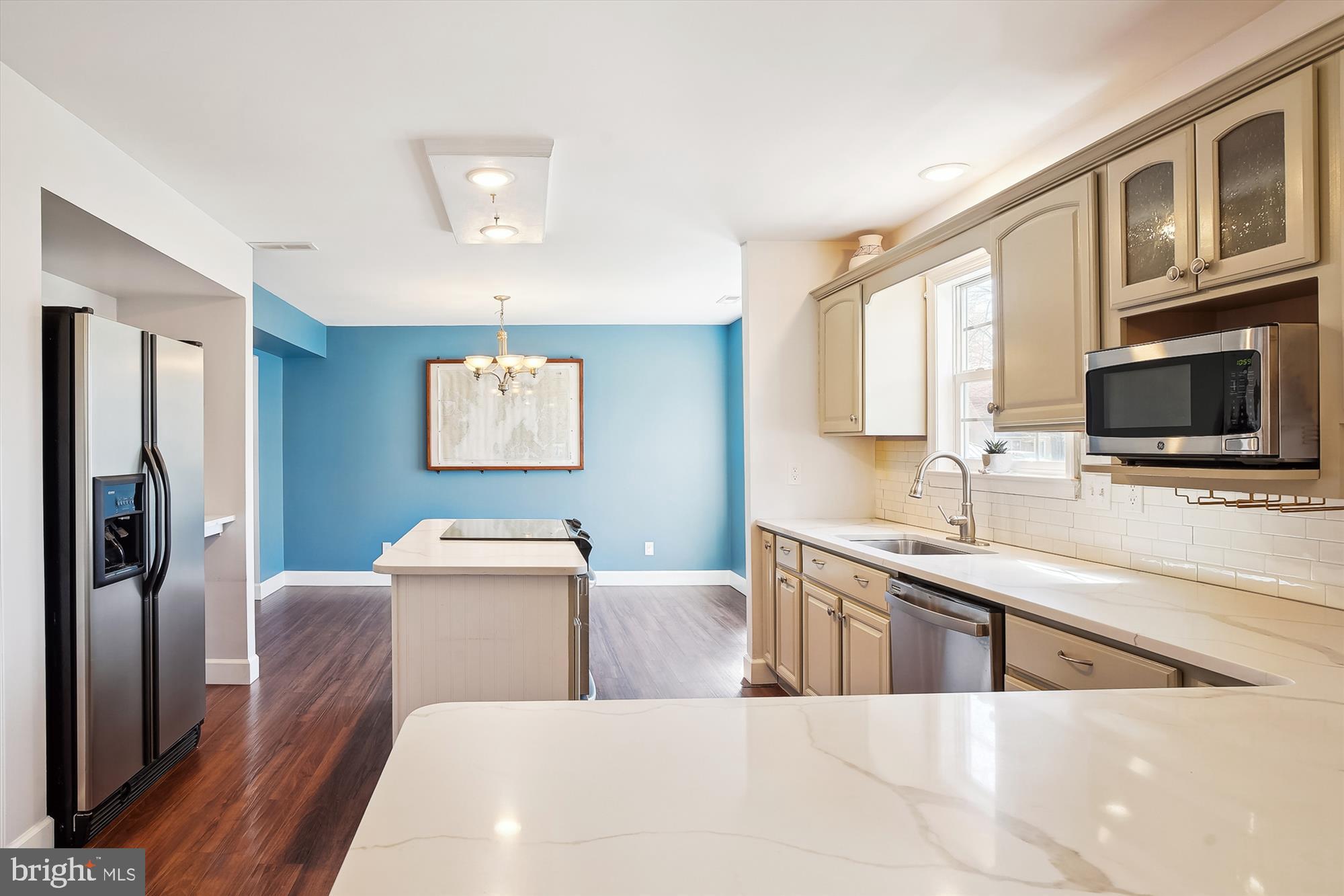 225 LARCH PLACE