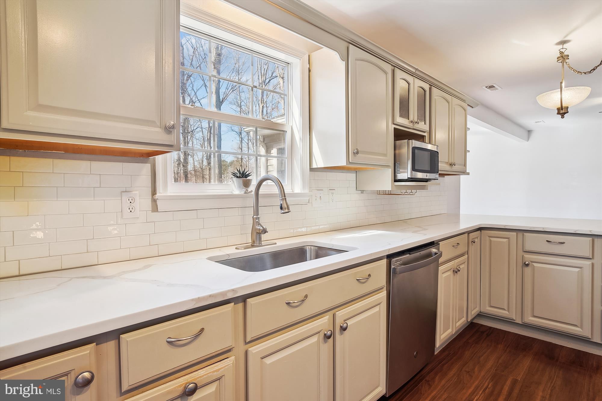 225 LARCH PLACE