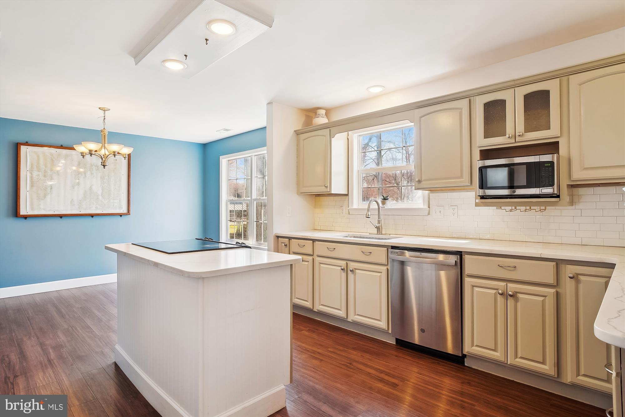225 LARCH PLACE