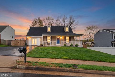 Photo of 5787 Riverside Drive, WOODBRIDGE, VA 22193 (MLS # VAPW2115788)