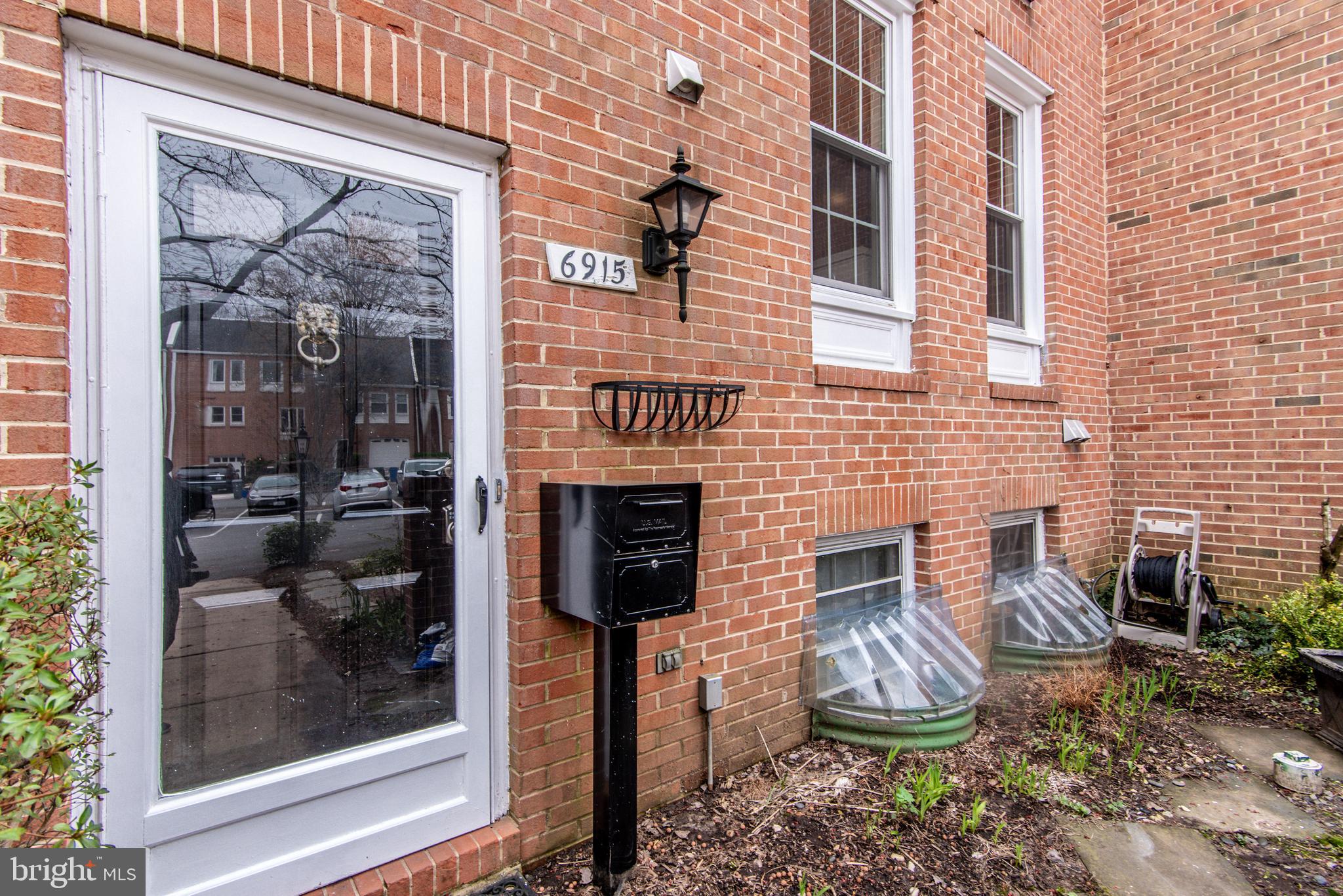 MCLEAN PARK MANOR - Residential