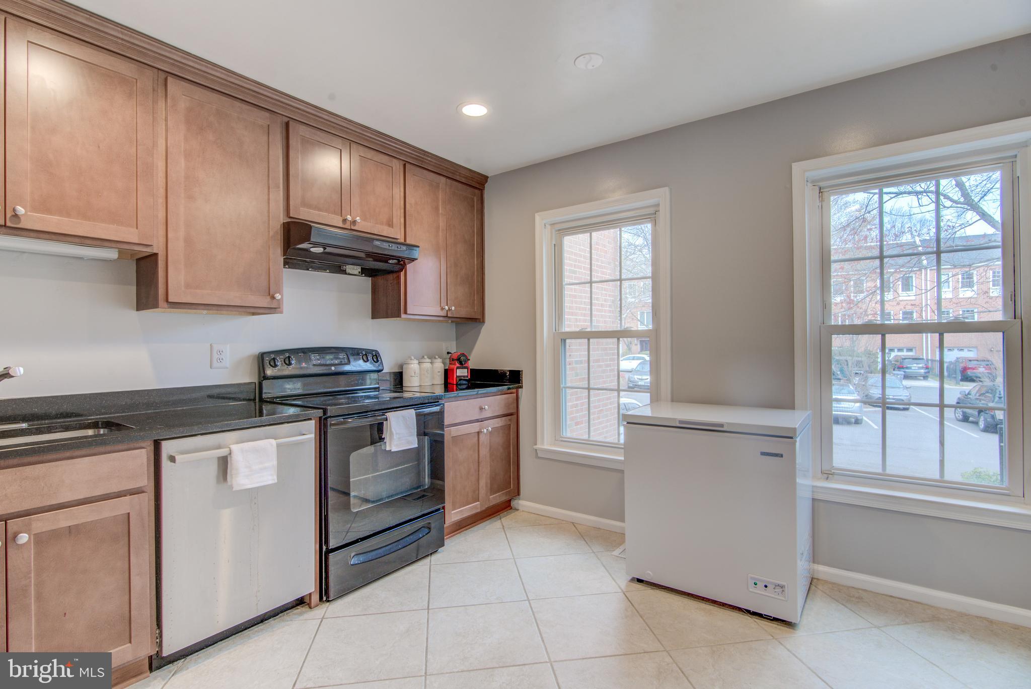 MCLEAN PARK MANOR - Residential