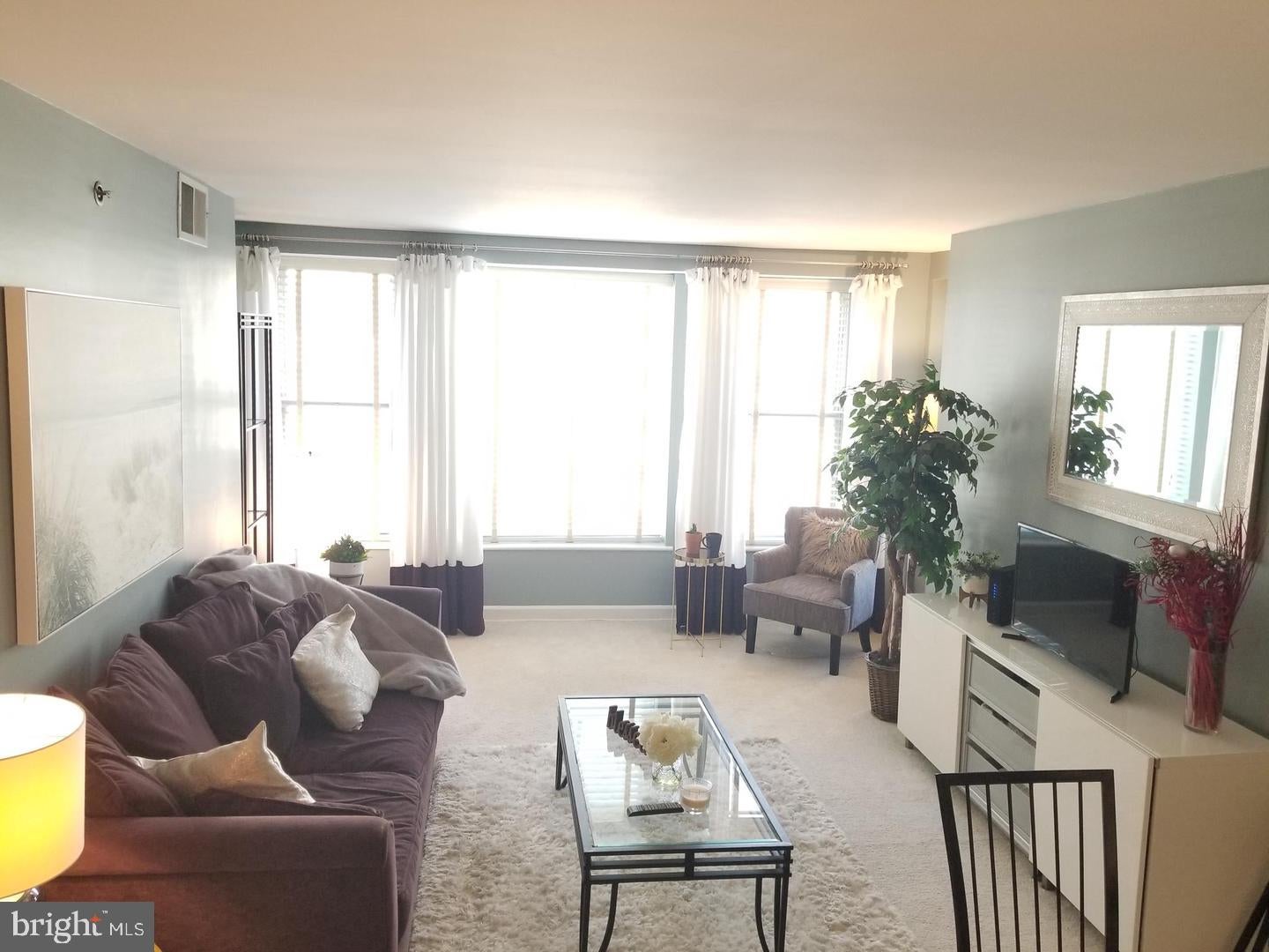 601 PENNSYLVANIA AVENUE NW 703