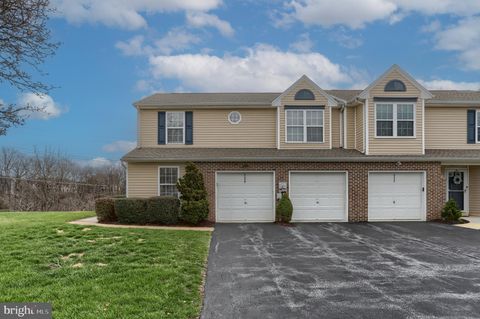 Townhouse For Sale - 6456 Terrace Court<br/> HARRISBURG, PA 17111
