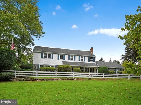 Photo of 14 Stoneridge Road, THORNTON, PA 19373 (MLS # PADE2099502) Photo of 14 Stoneridge Road, THORNTON, PA 19373 (MLS # PADE2099502)