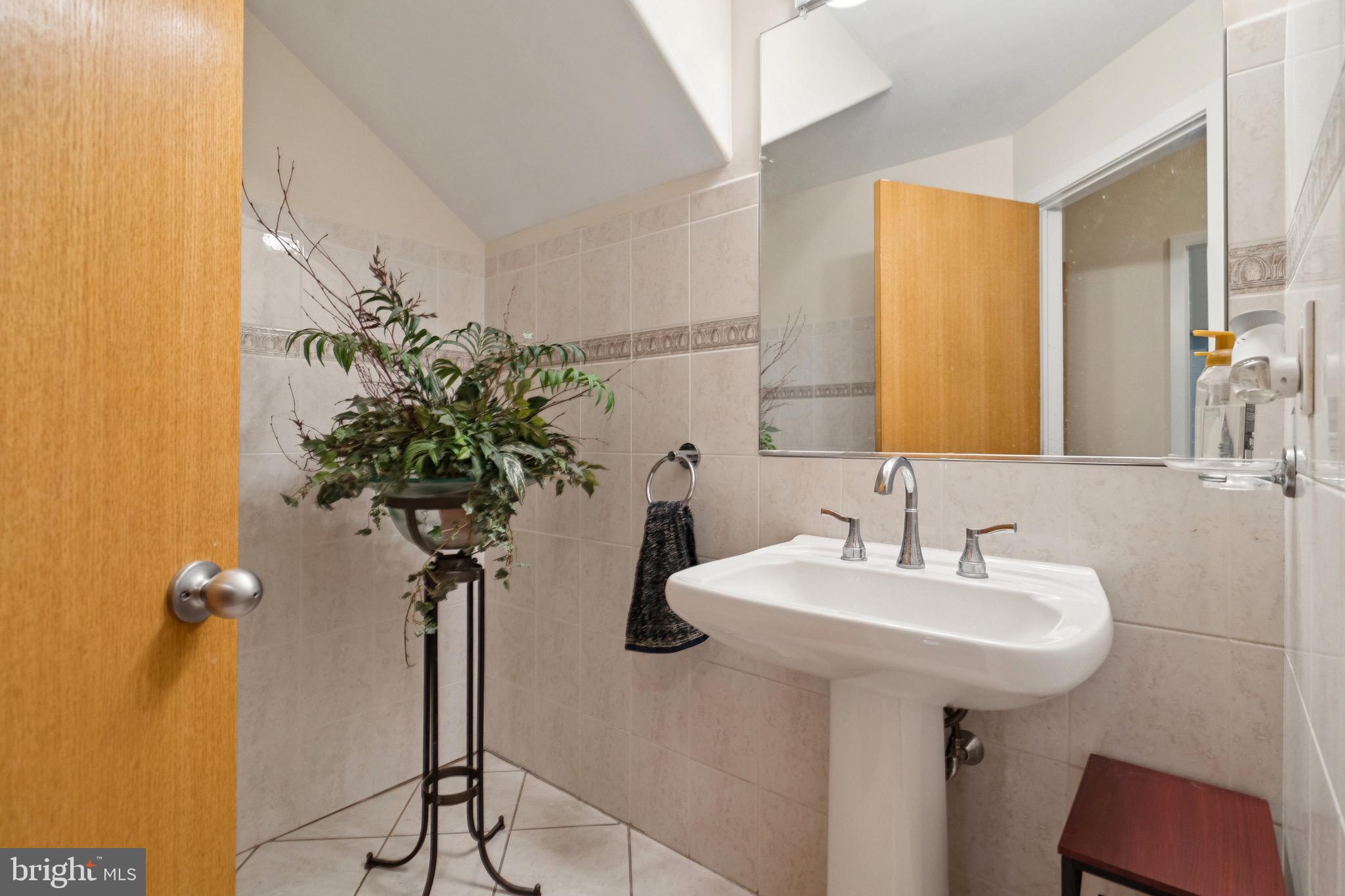 JUSTA FARMS - Residential