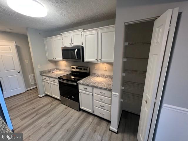 STUART MECHANIC - Residential Lease