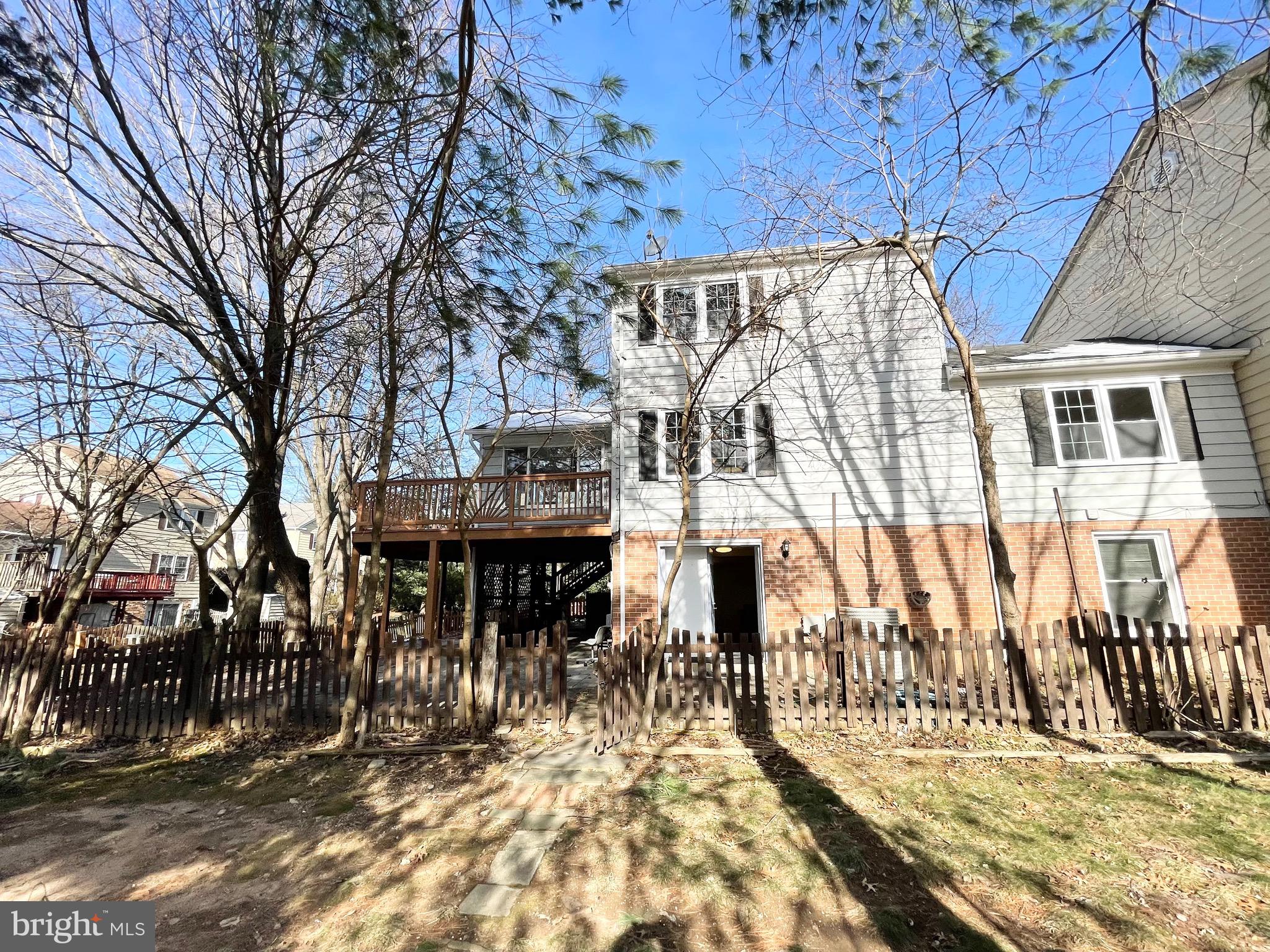 COURTS OF CHANDON - Residential Lease