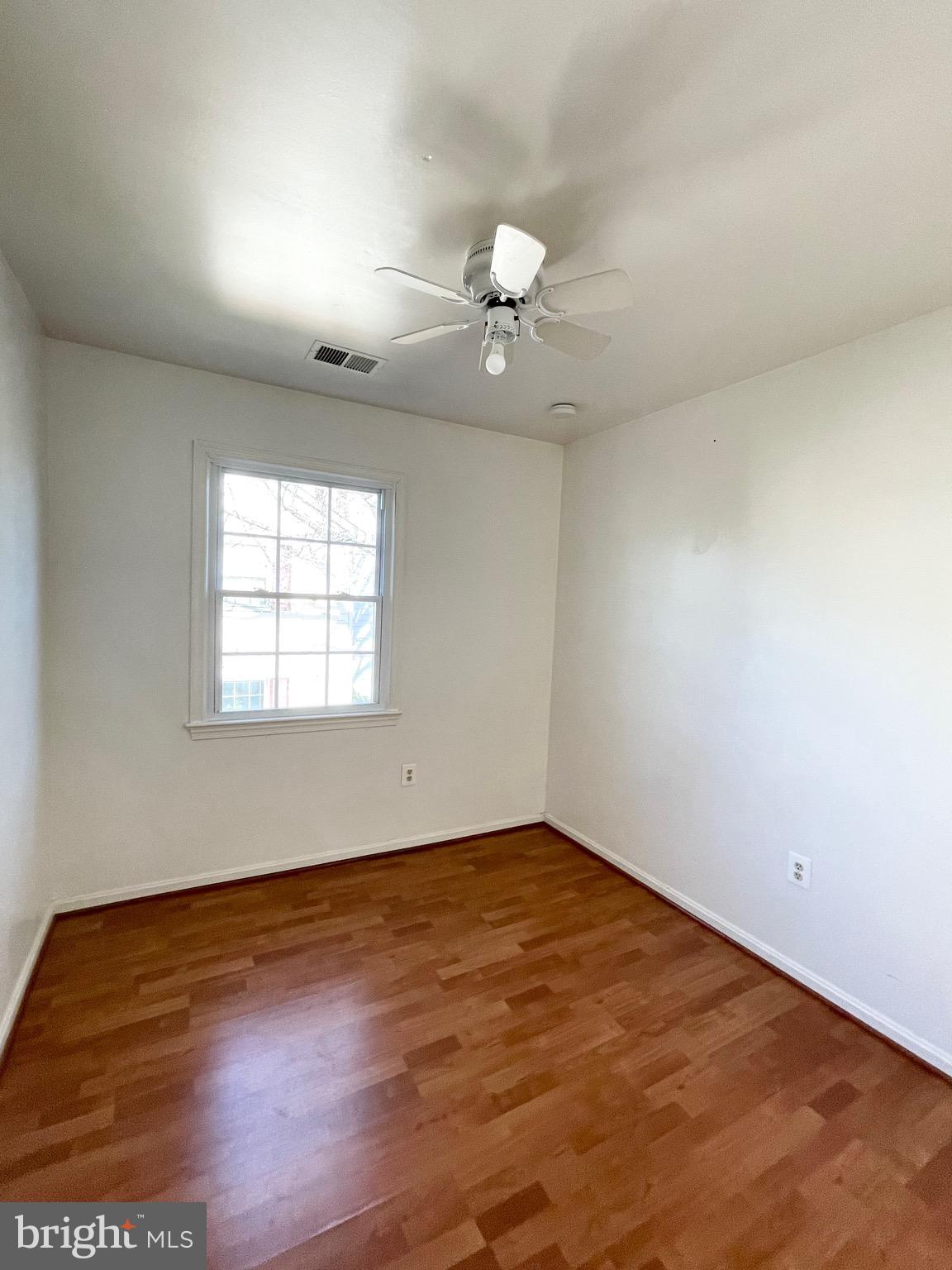 COURTS OF CHANDON - Residential Lease