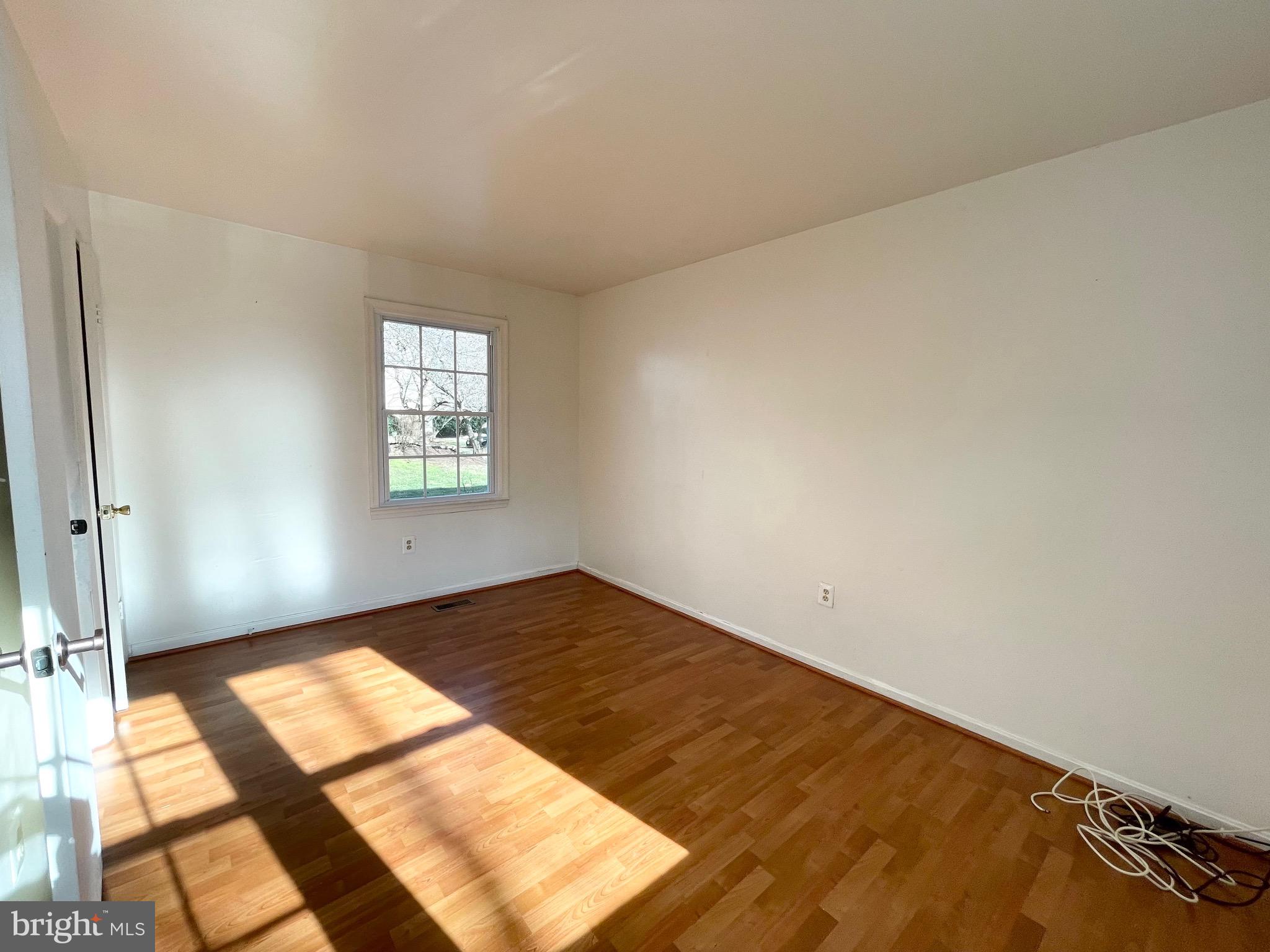 COURTS OF CHANDON - Residential Lease