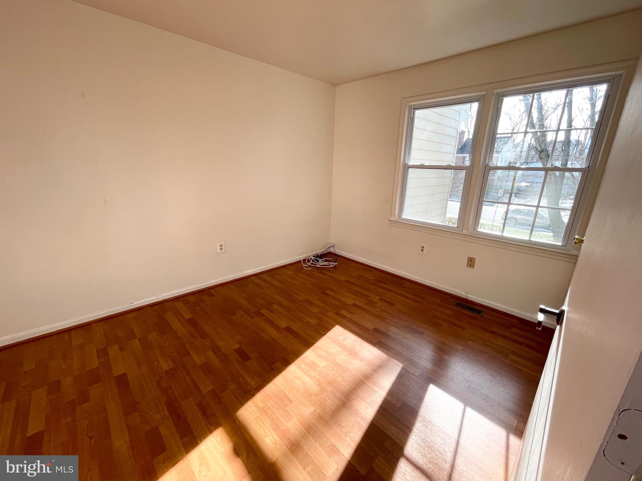 COURTS OF CHANDON - Residential Lease