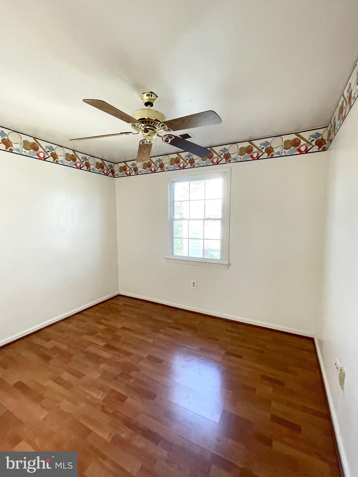 COURTS OF CHANDON - Residential Lease