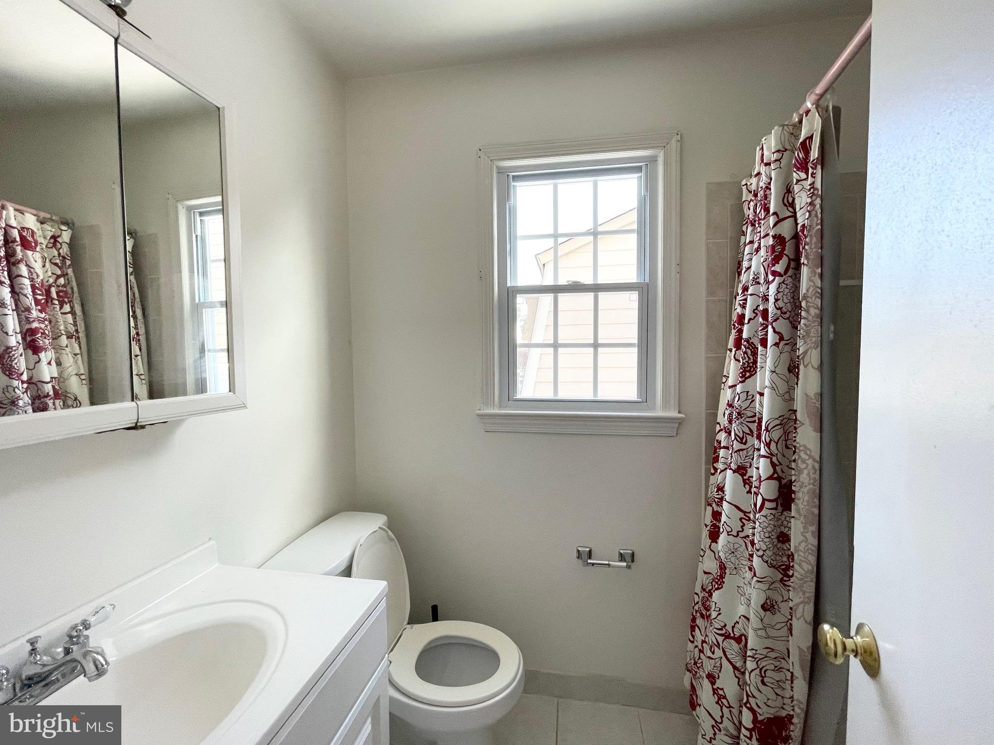 COURTS OF CHANDON - Residential Lease