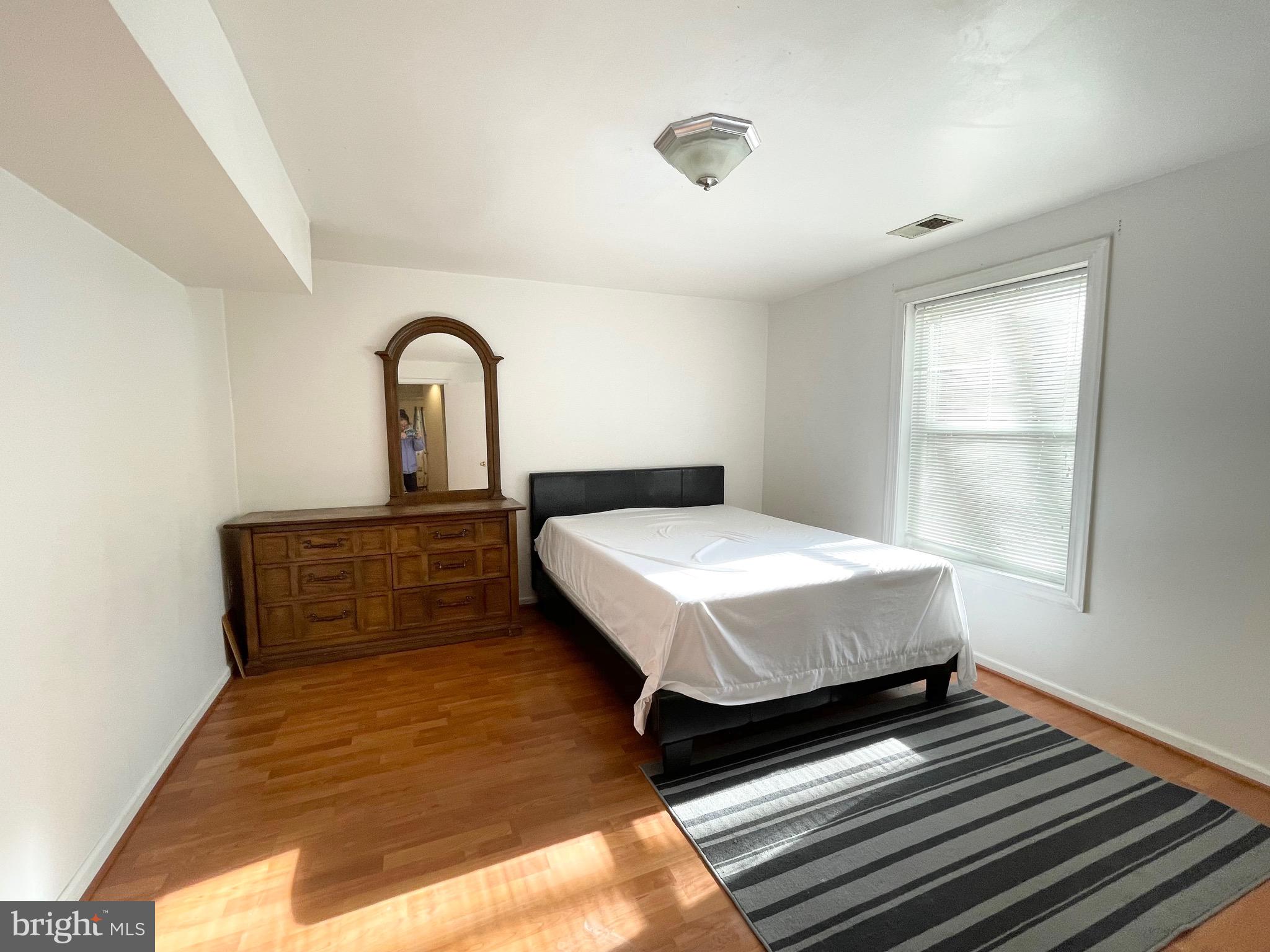 COURTS OF CHANDON - Residential Lease