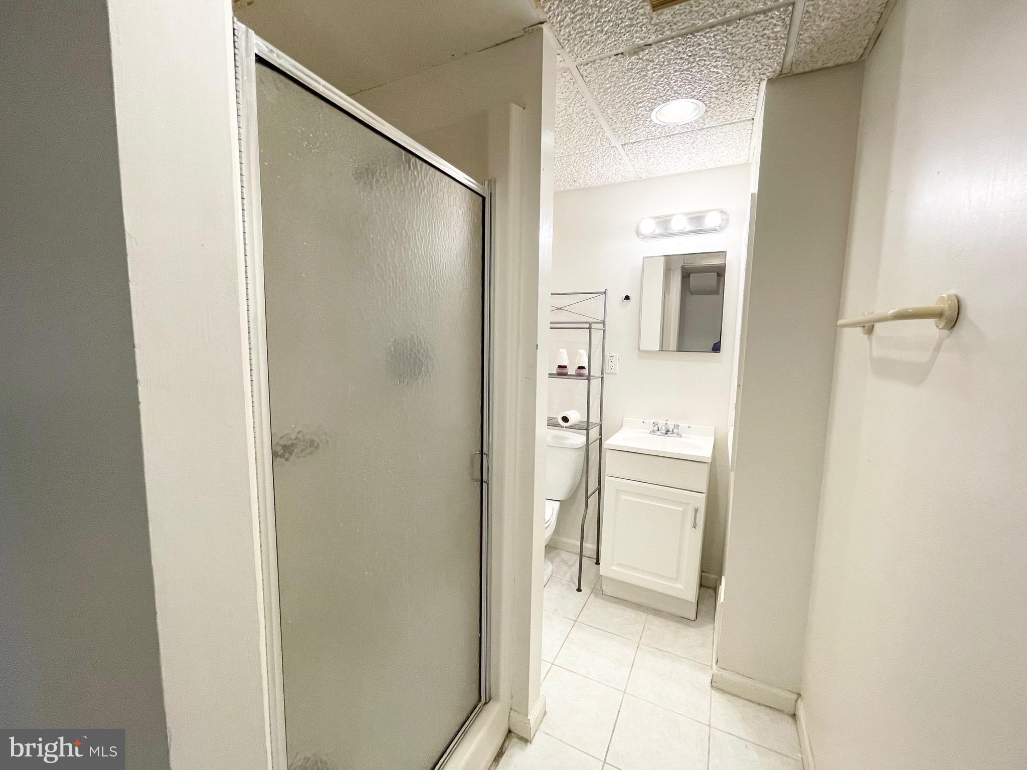 COURTS OF CHANDON - Residential Lease