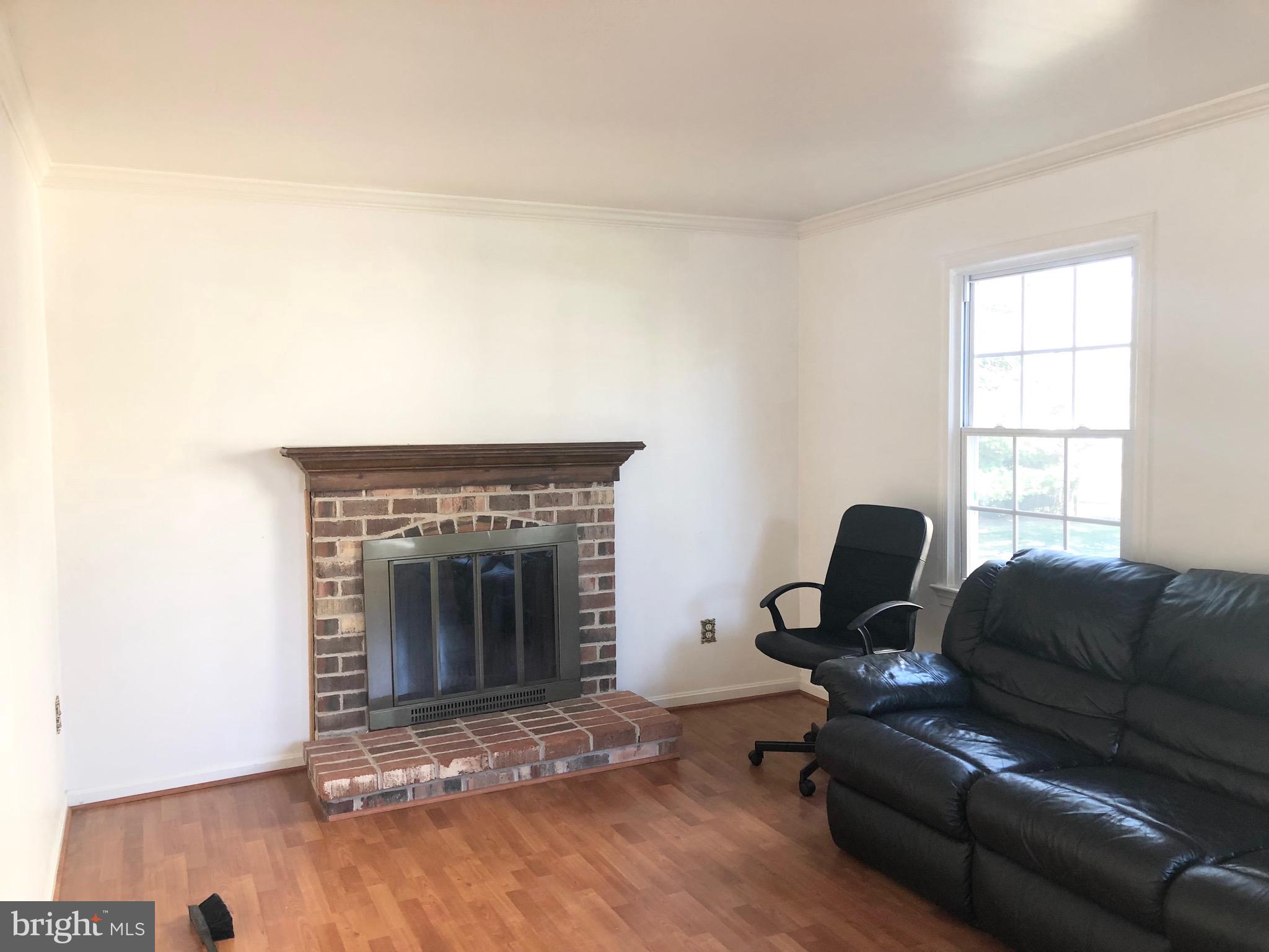 COURTS OF CHANDON - Residential Lease