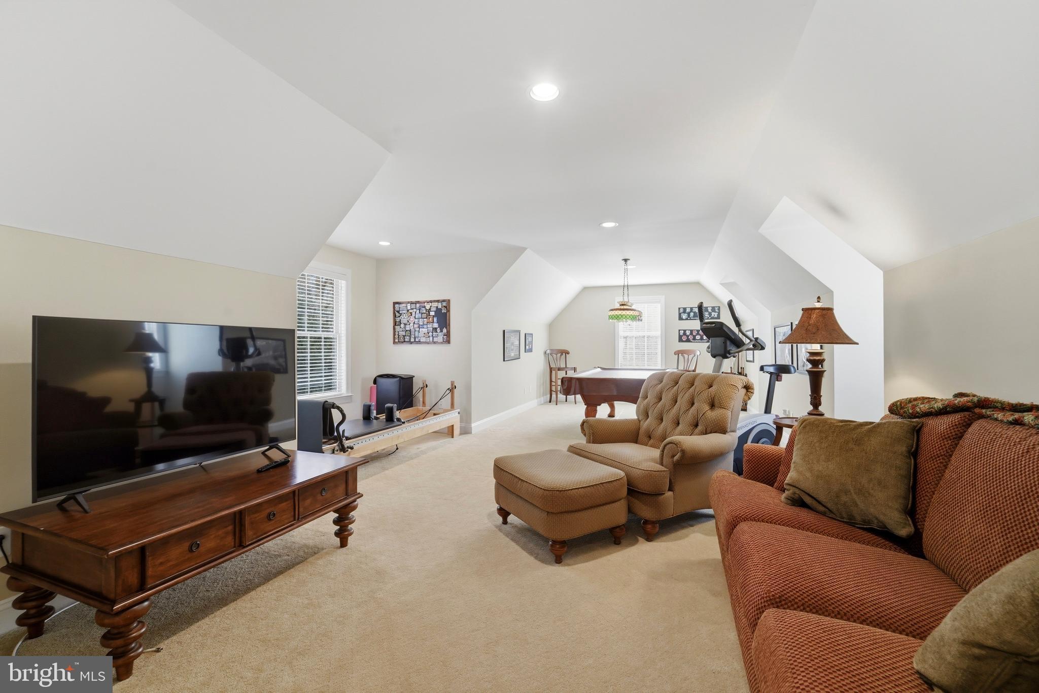 MEADOWBROOK - Residential