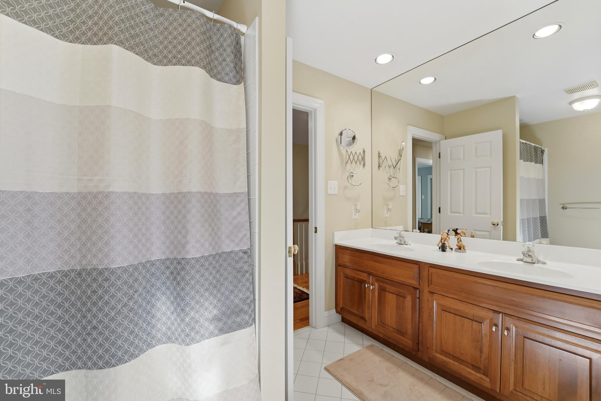 MEADOWBROOK - Residential