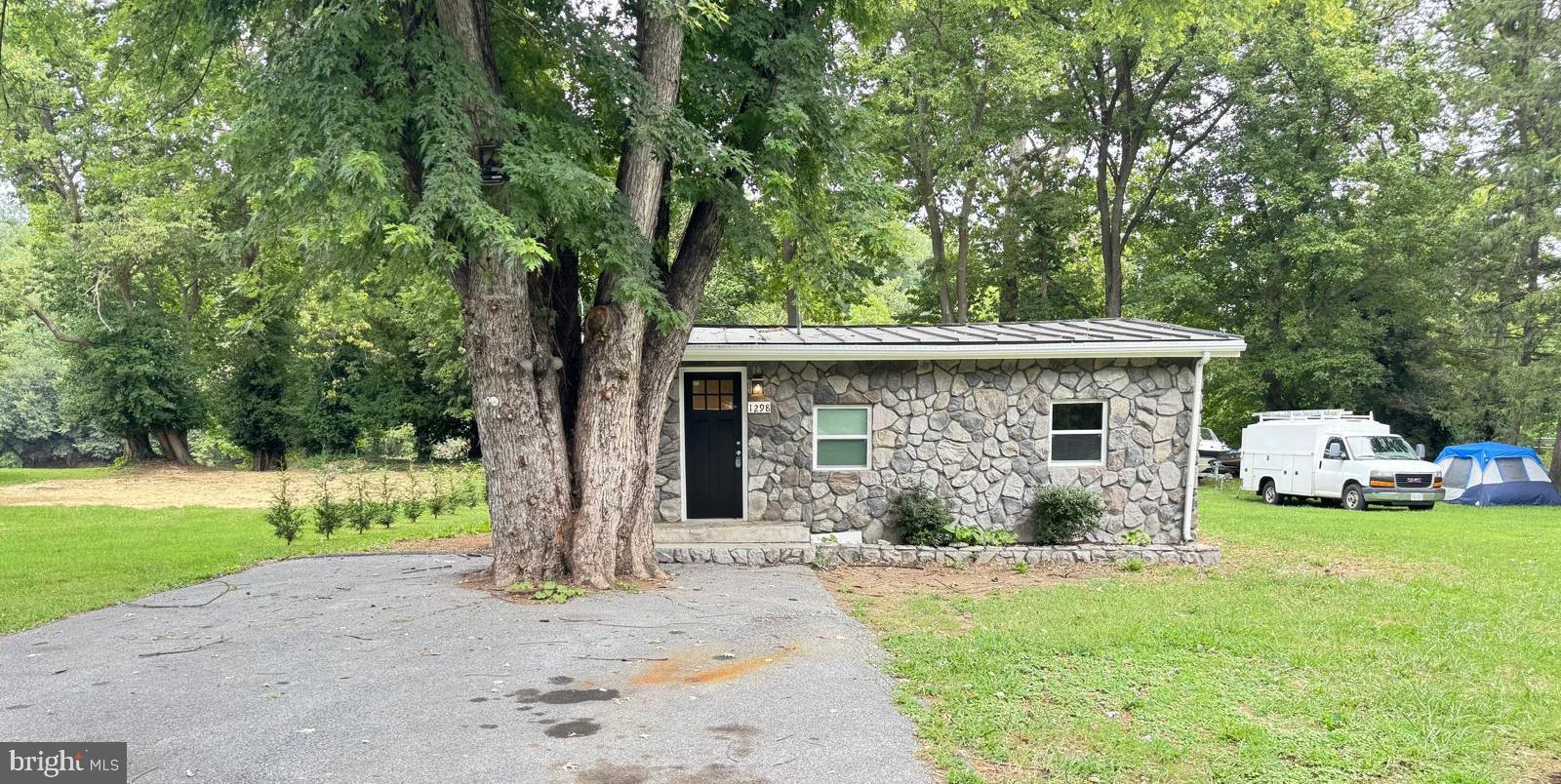 AVALON SHORES - Residential Lease