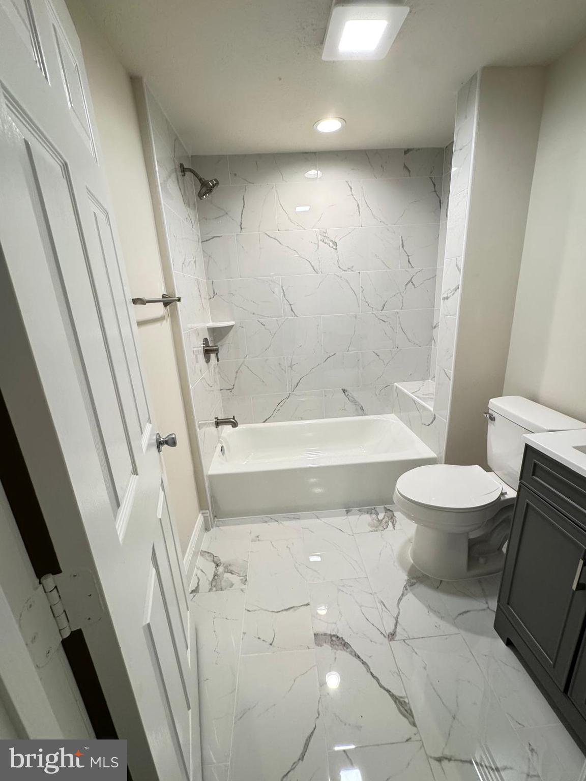 AVALON SHORES - Residential Lease