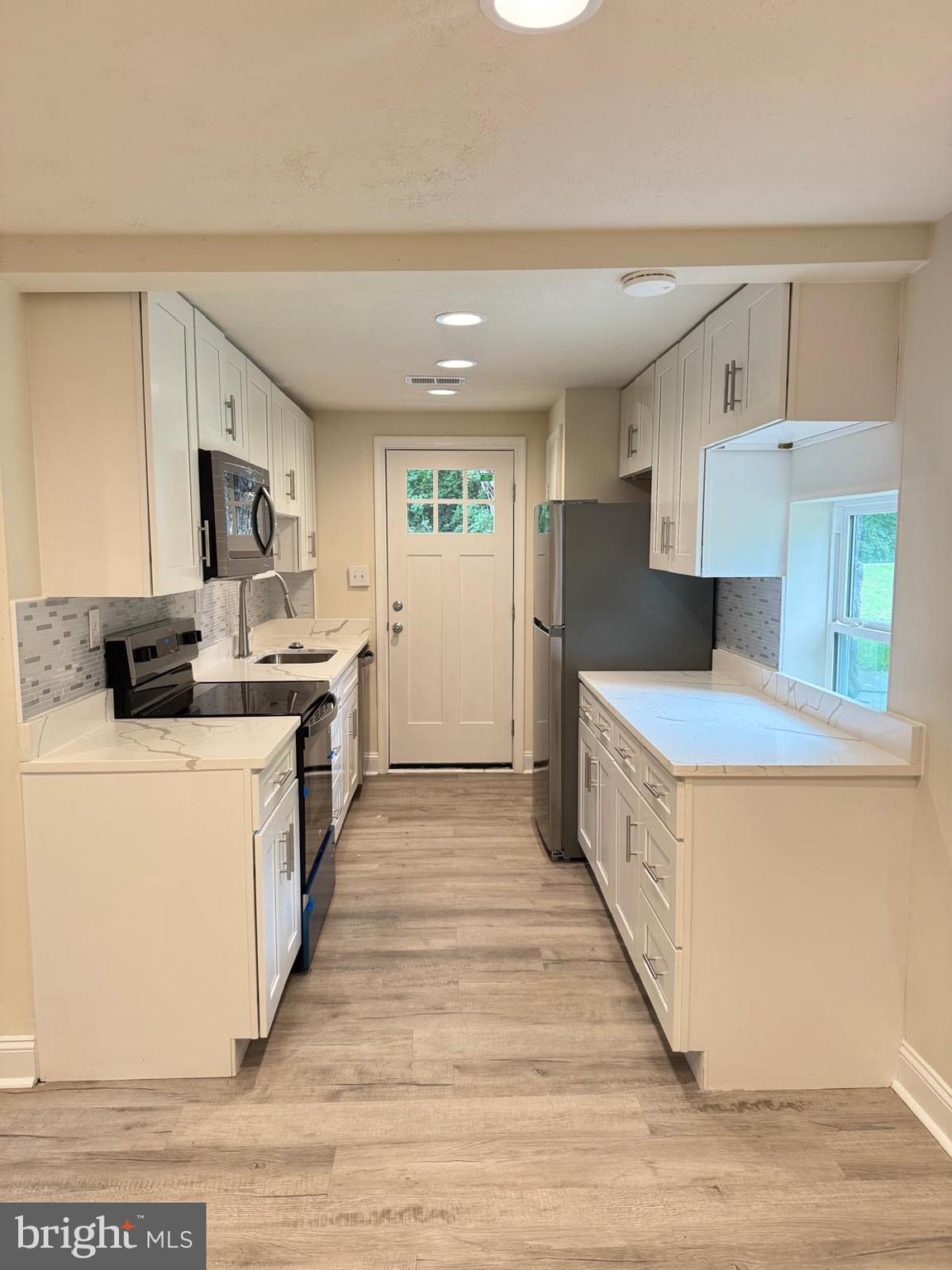 AVALON SHORES - Residential Lease