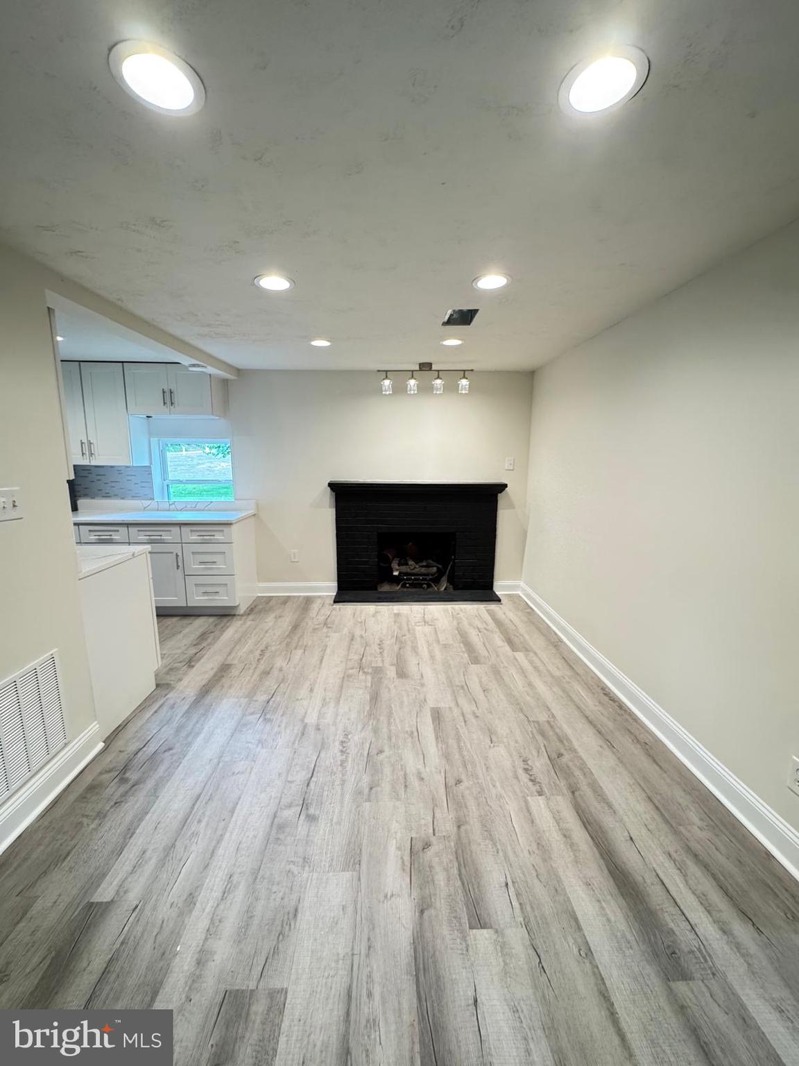 AVALON SHORES - Residential Lease