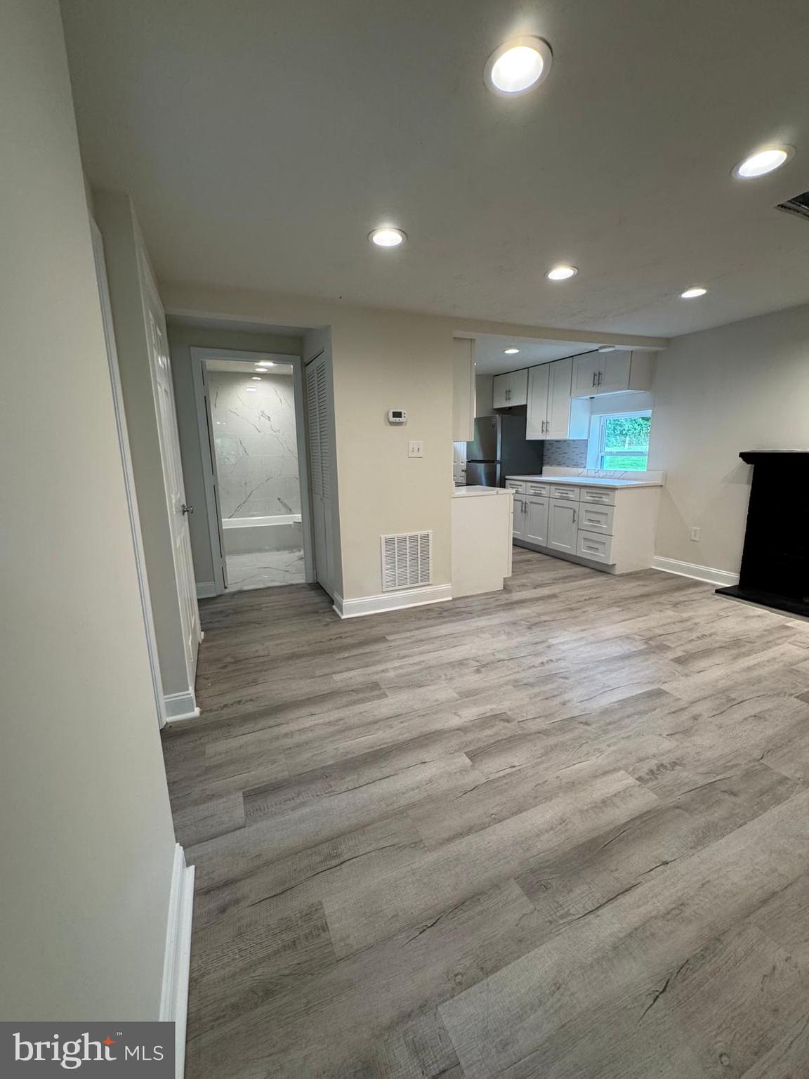 AVALON SHORES - Residential Lease