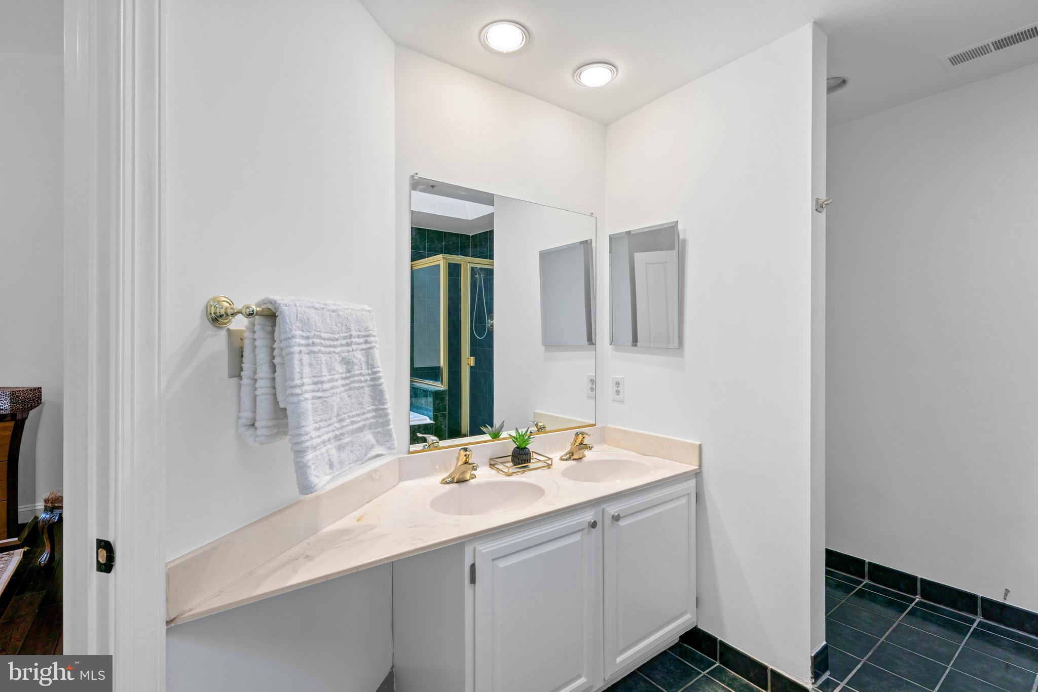 BELLS MILL SPRINGS - Residential Lease