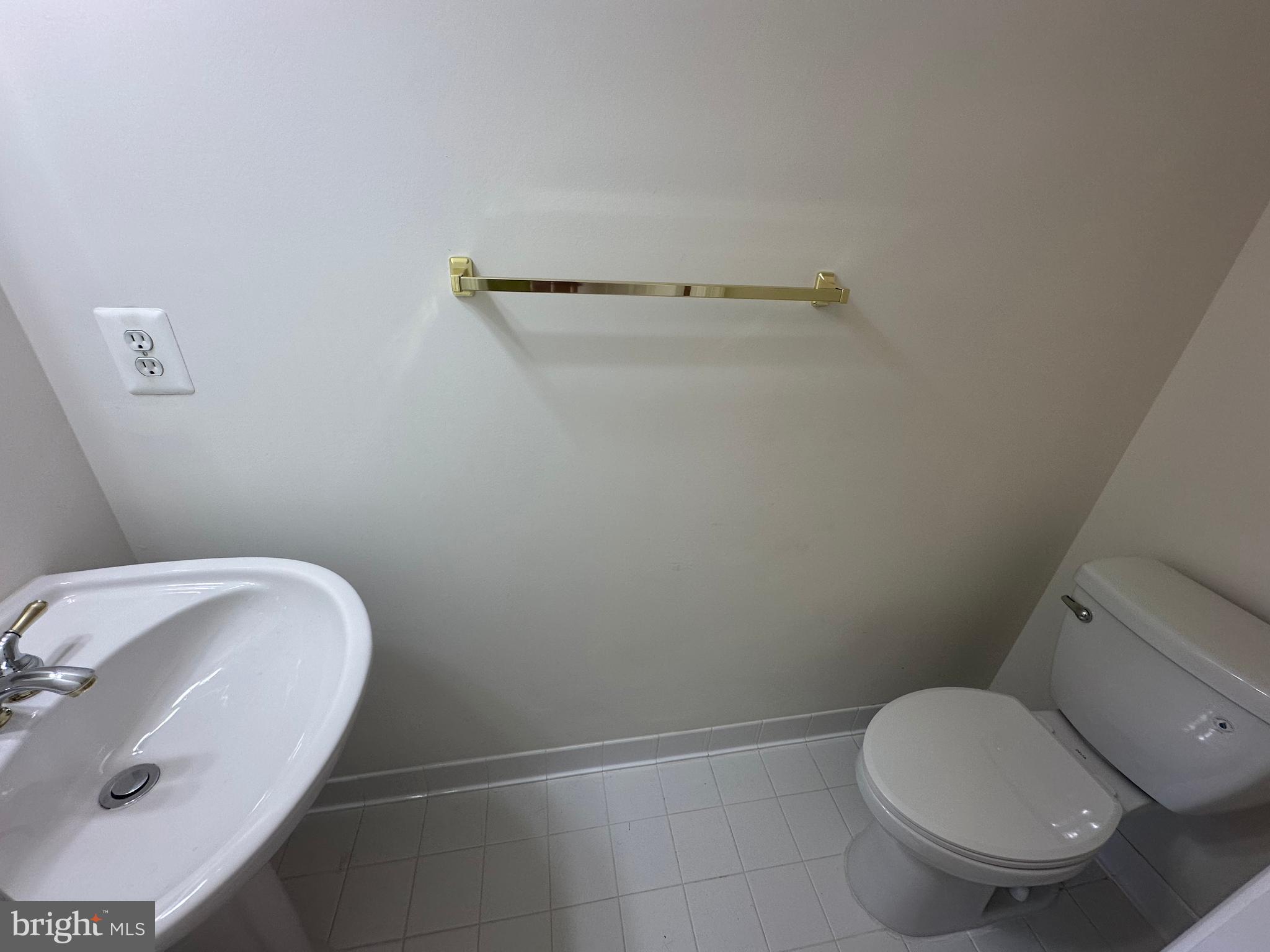 BROADLANDS - Residential Lease