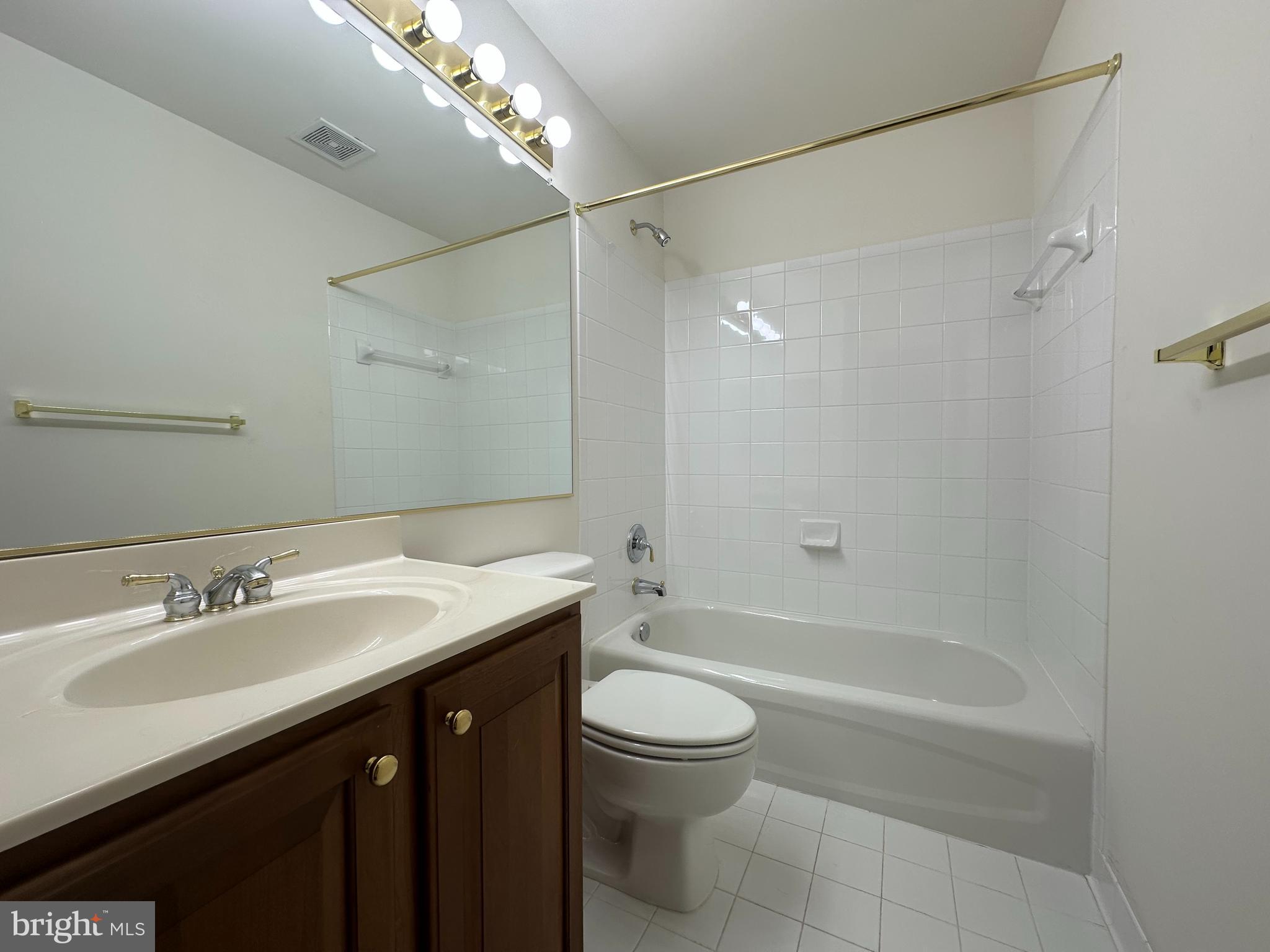 BROADLANDS - Residential Lease