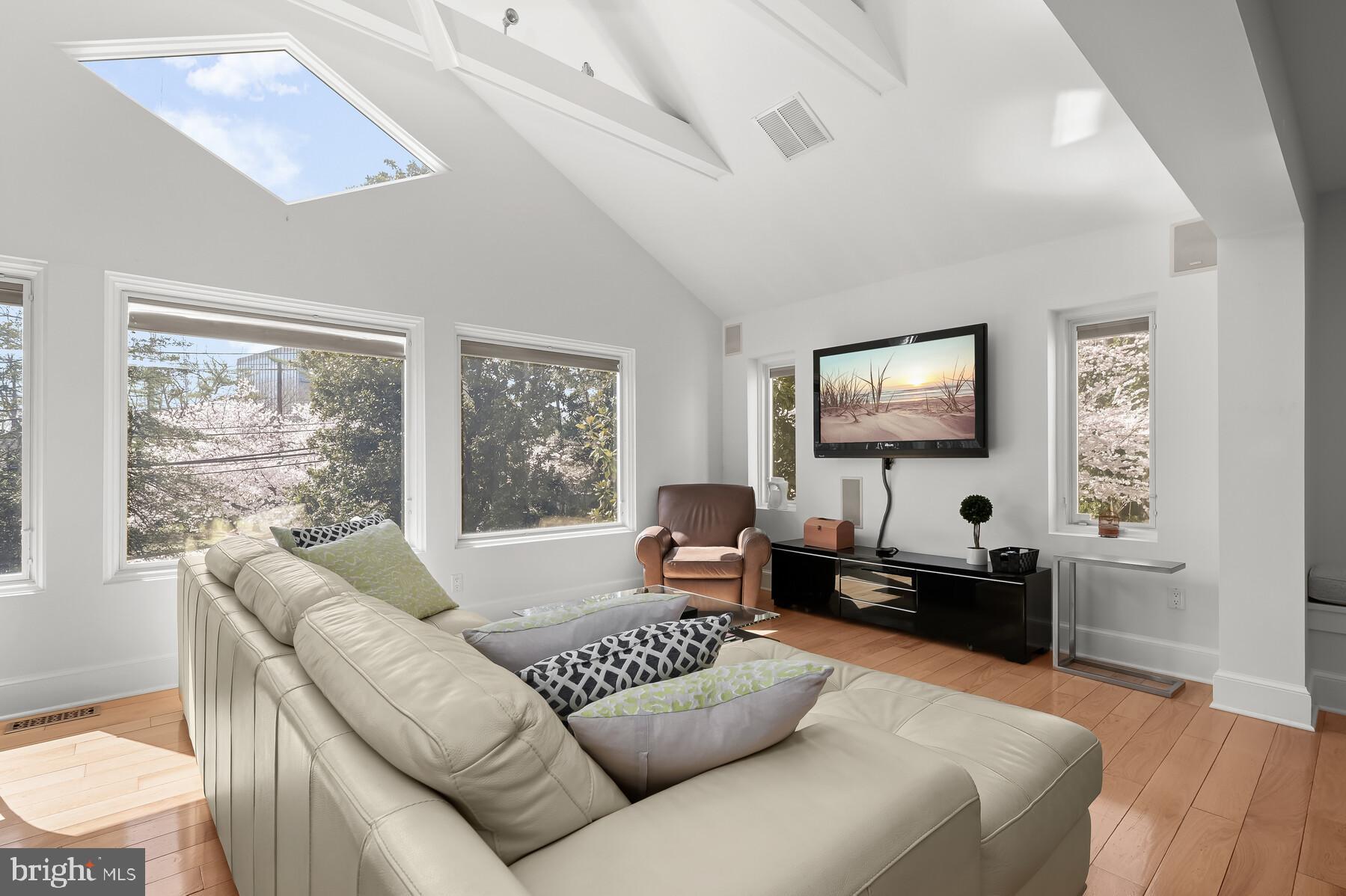 KENWOOD - Residential