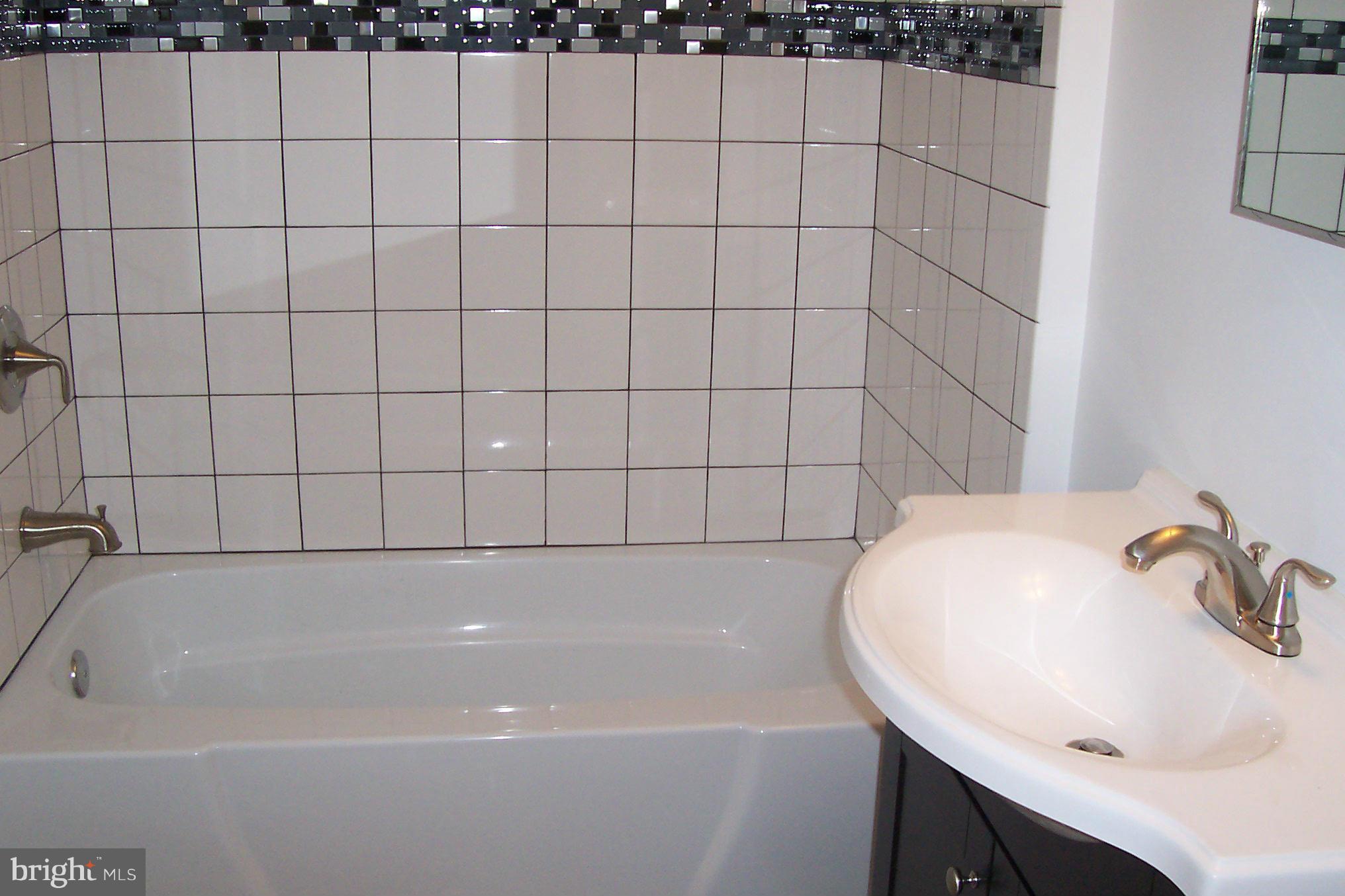 WILLIAMSBURG SQUARE - Residential Lease