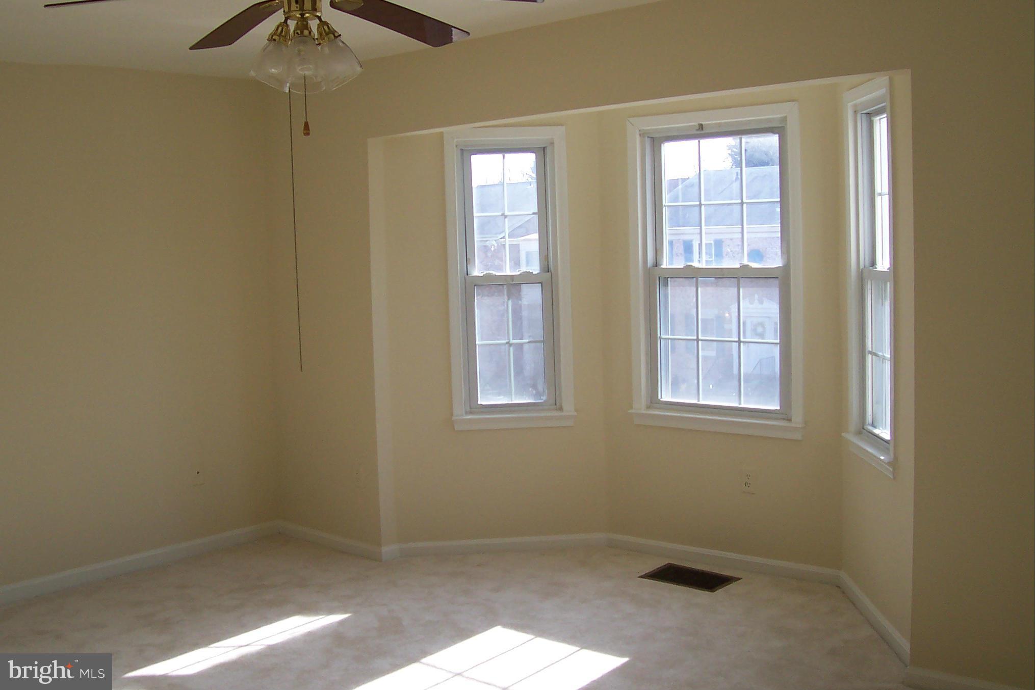 WILLIAMSBURG SQUARE - Residential Lease