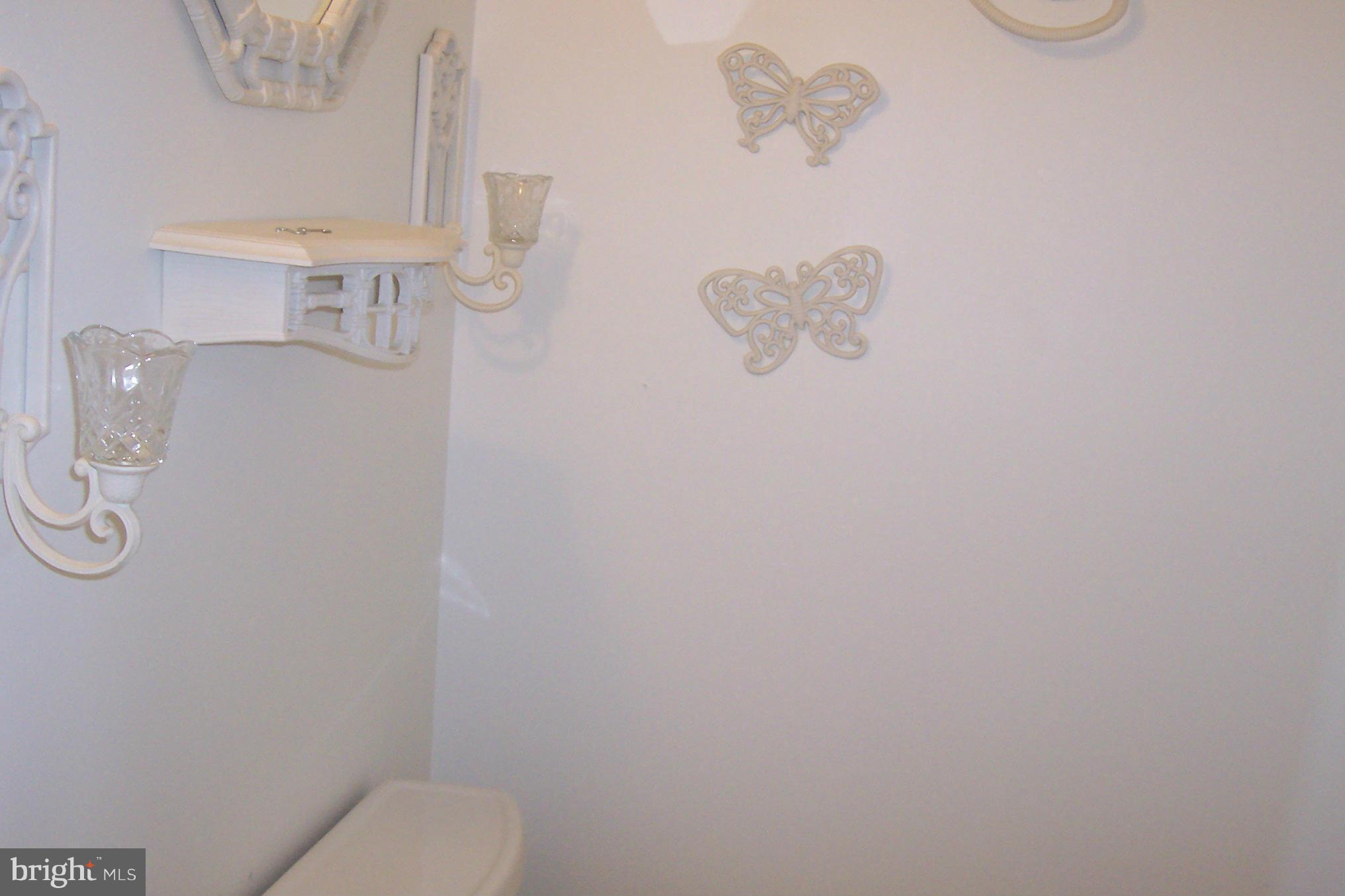 WILLIAMSBURG SQUARE - Residential Lease