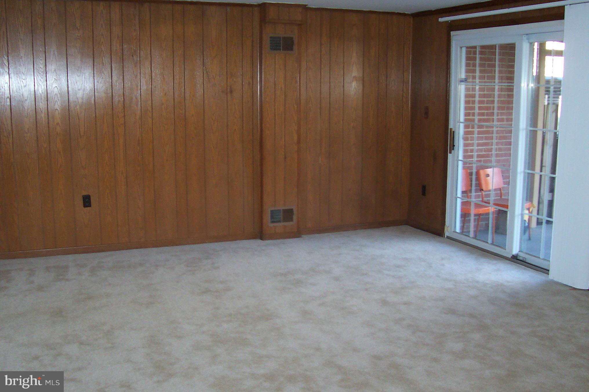 WILLIAMSBURG SQUARE - Residential Lease